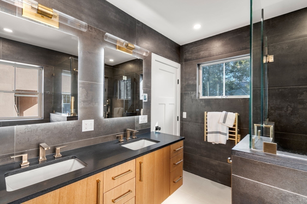 Brookline, Massachusetts, 02445, United States, 3 Bedrooms Bedrooms, ,4 BathroomsBathrooms,Residential,For Sale,1760278