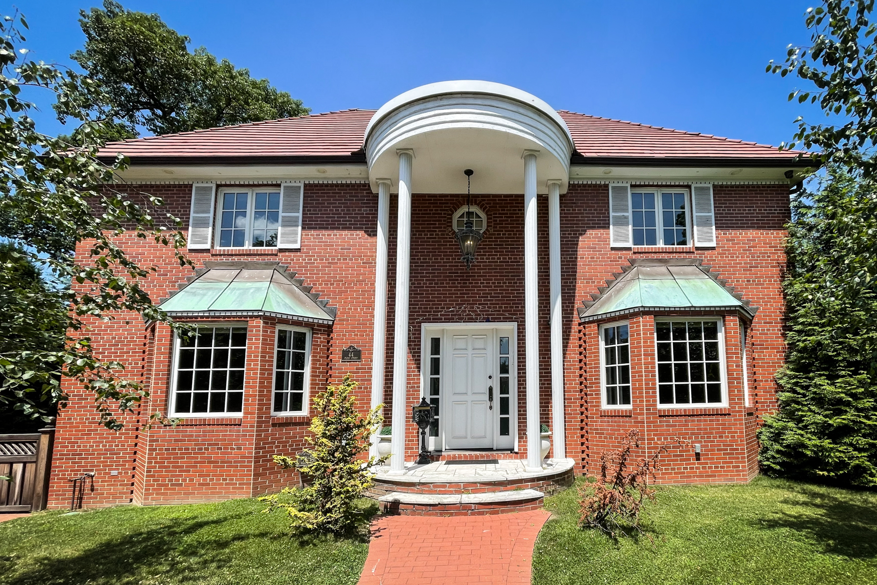  ?GREEK REVIVAL CENTER HALL COLONIAL? - 物件實景