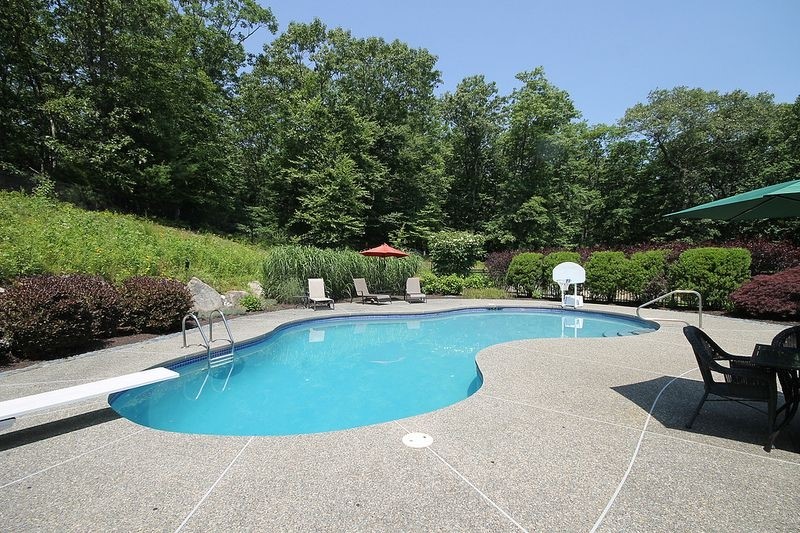 East Greenwich, Rhode Island, 02818, United States, 5 Bedrooms Bedrooms, ,7 BathroomsBathrooms,Residential,For Sale,1940425