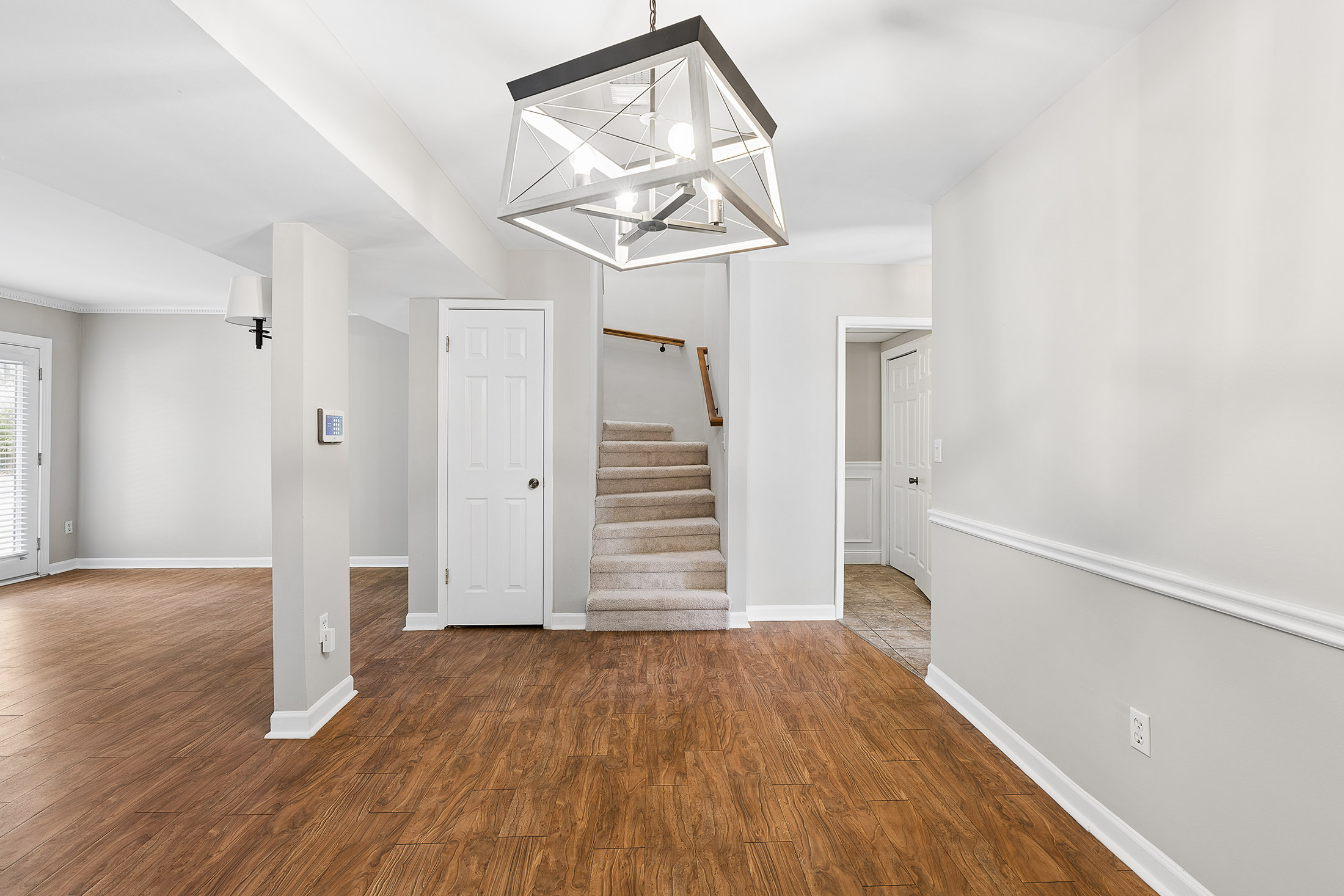  Beautifully Updated Fee Simple Townhome in an Exceptional Brookhaven Location - 物件實景