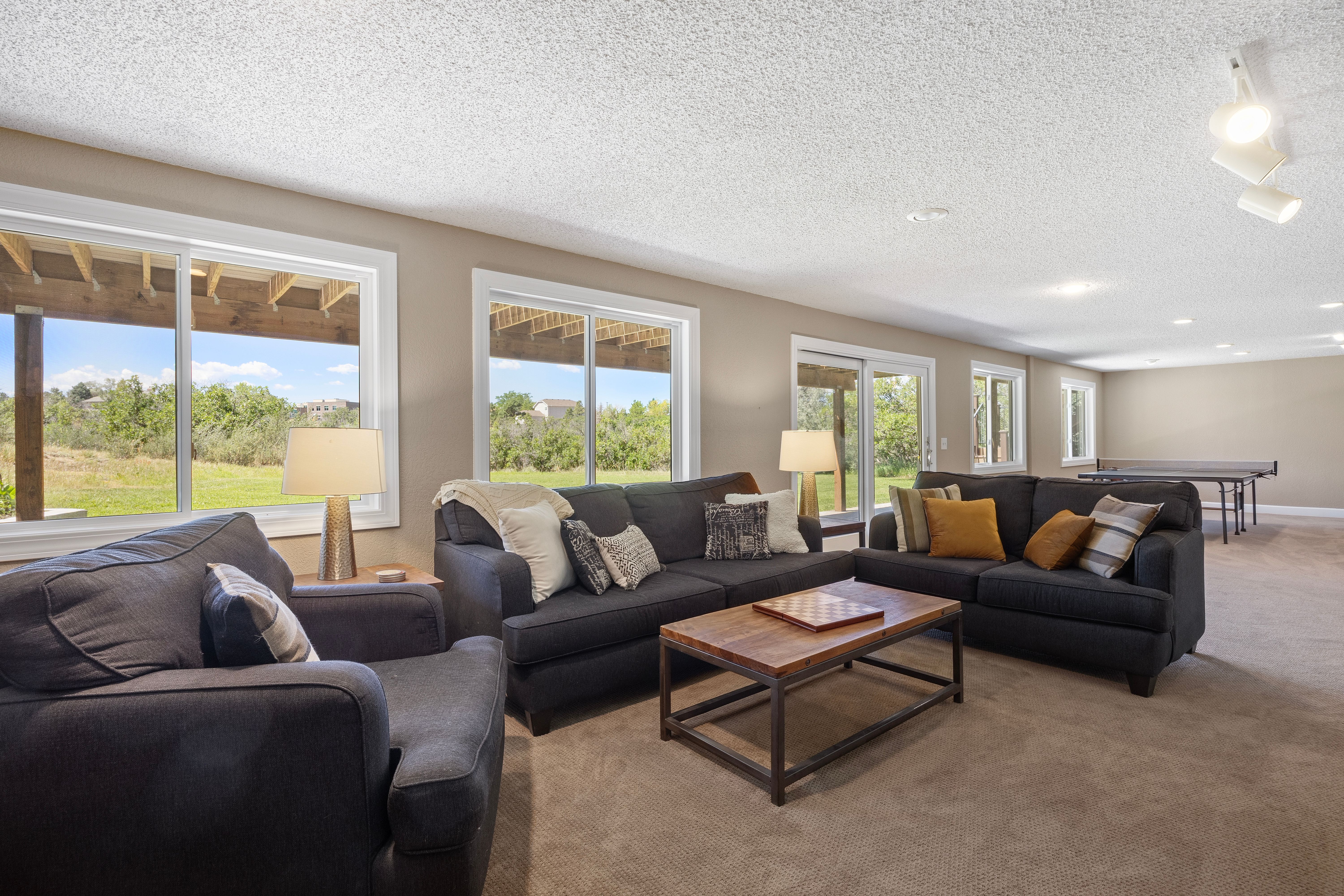  Extensively Renovated 4 Bedroom  4 Bathroom In Highly Desirable Charter Oaks - 物件實景