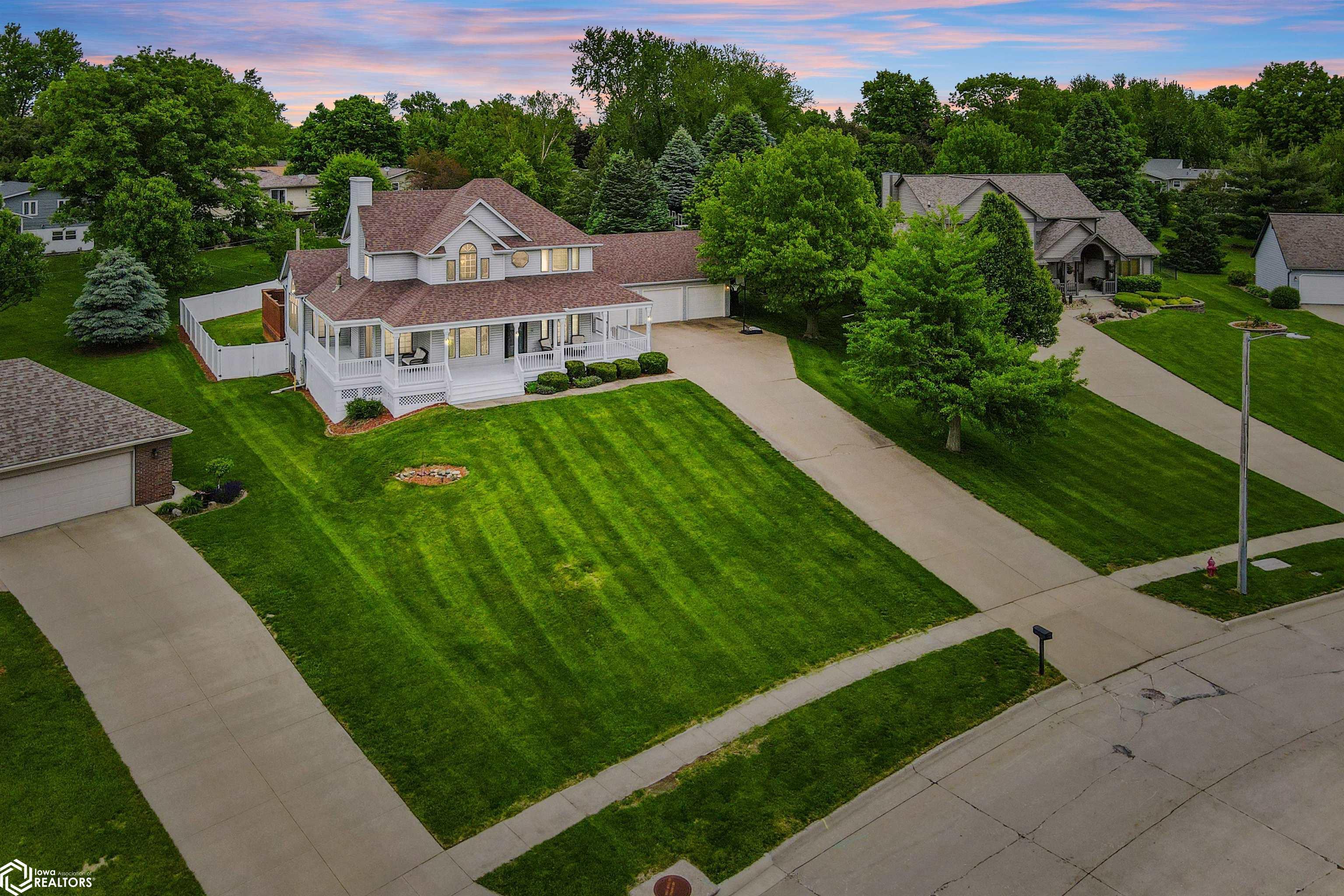 Marshalltown, Iowa, 50158, United States, 4 Bedrooms Bedrooms, ,4 BathroomsBathrooms,Residential,For Sale,1980517