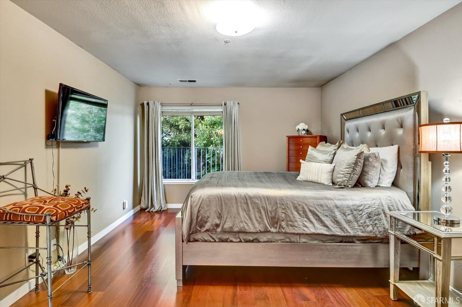 San Francisco, California, 94124, United States, 3 Bedrooms Bedrooms, ,2 BathroomsBathrooms,Residential,For Sale,1997310