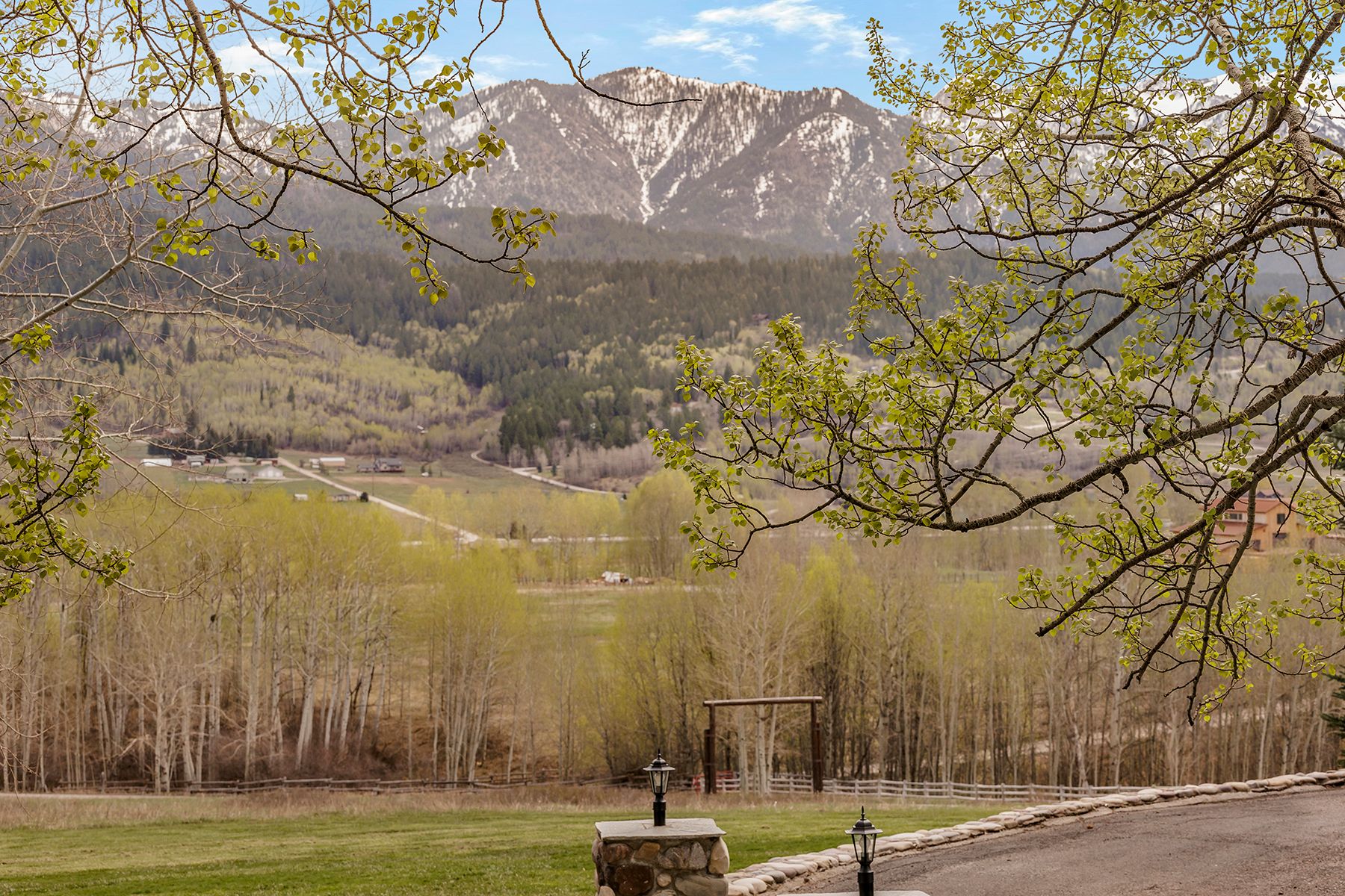  where  the mountains meet mccoy - 物件實景
