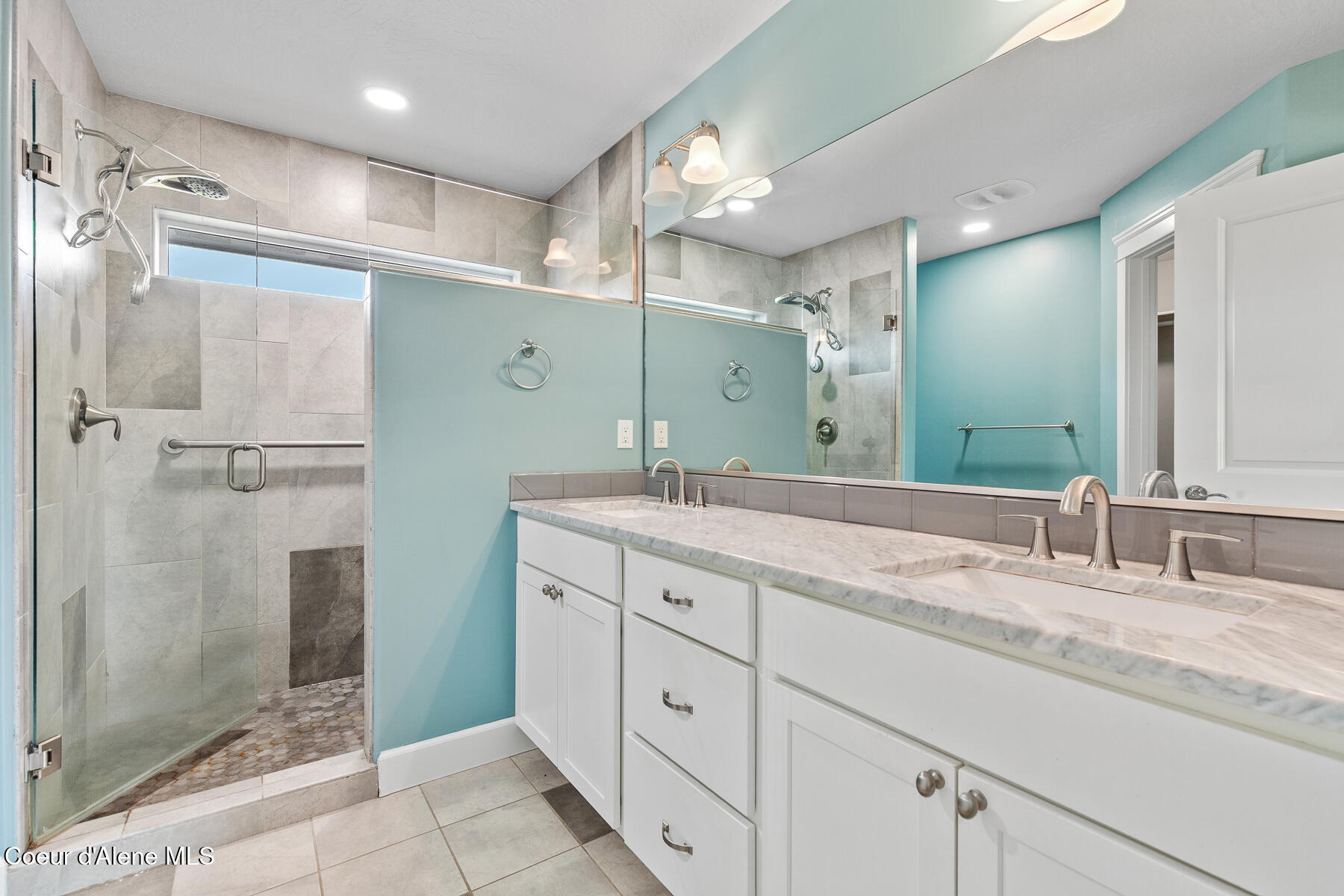 Coeur d'Alene, Idaho, 83814, United States, 3 Bedrooms Bedrooms, ,4 BathroomsBathrooms,Residential,For Sale,1976141