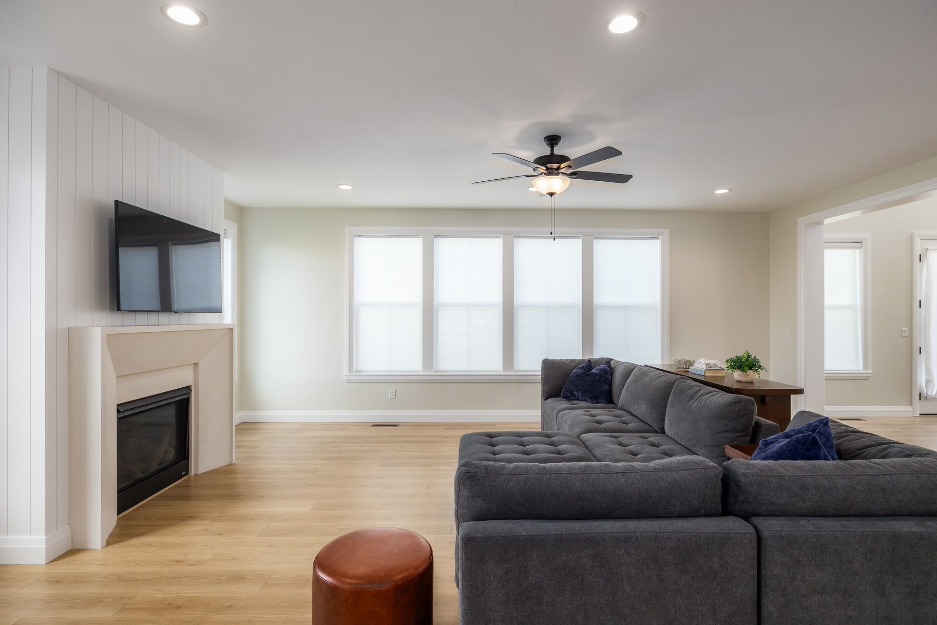 Impeccably Maintained Home with Mountain Views & Four-Car Garage - 物件實景