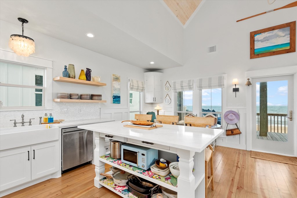 Gilchrist, Texas, 77617, United States, 3 Bedrooms Bedrooms, ,3 BathroomsBathrooms,Residential,For Sale,1978156