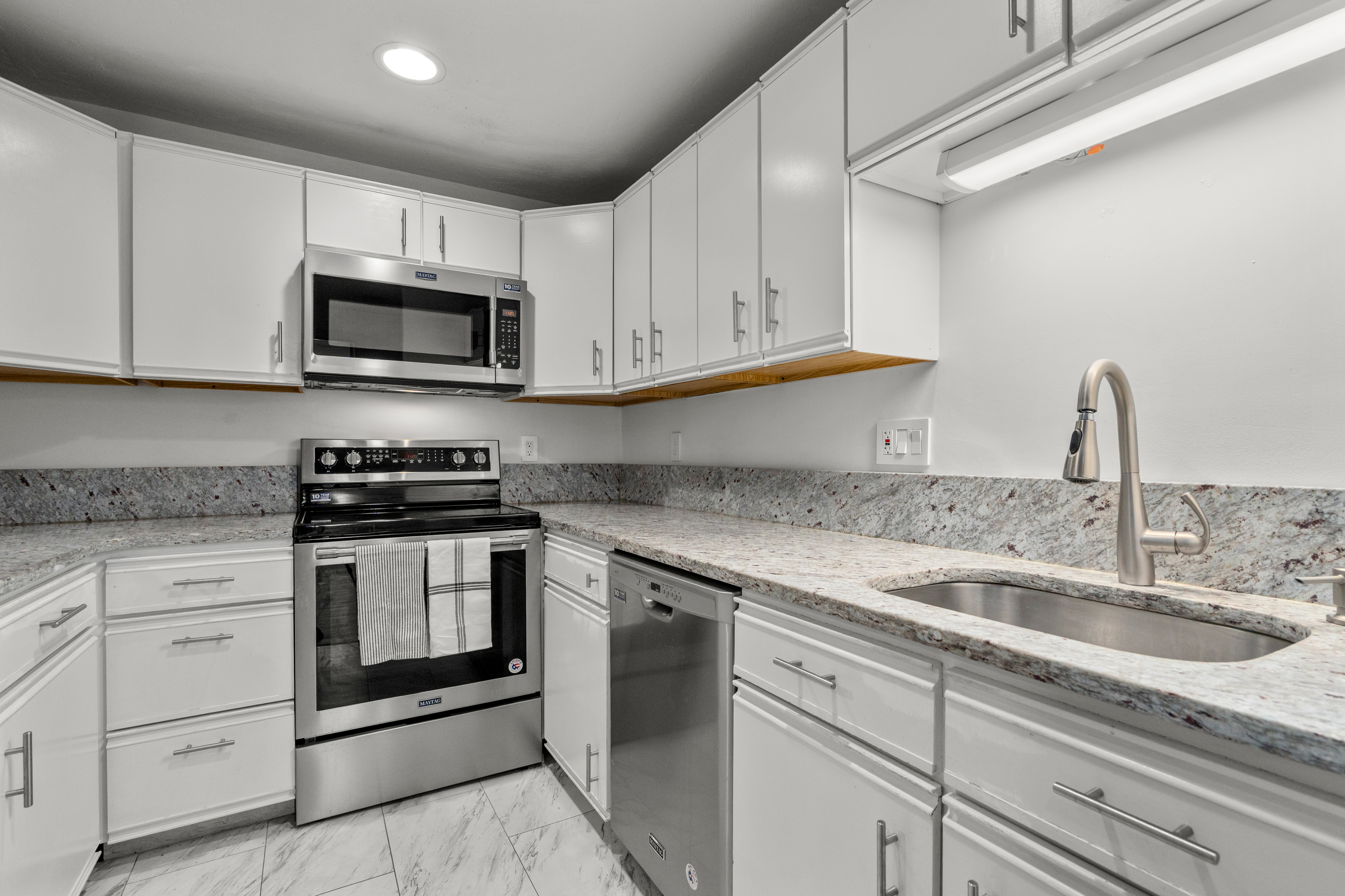 44 Elm, Unit 102, Worcester, MA, 01690 - 物件實景