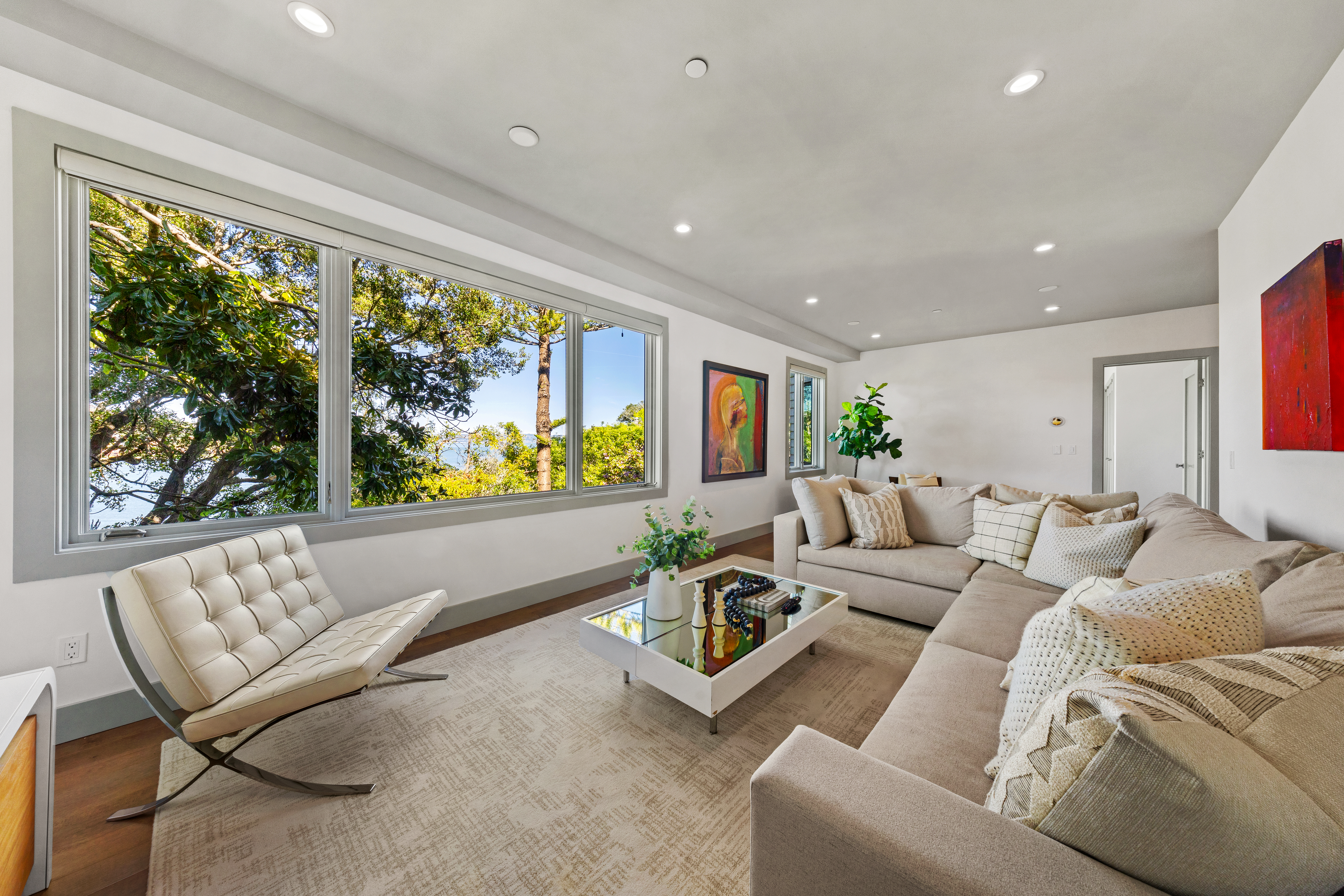  Coastal Living on Coveted Beach Road - 物件實景