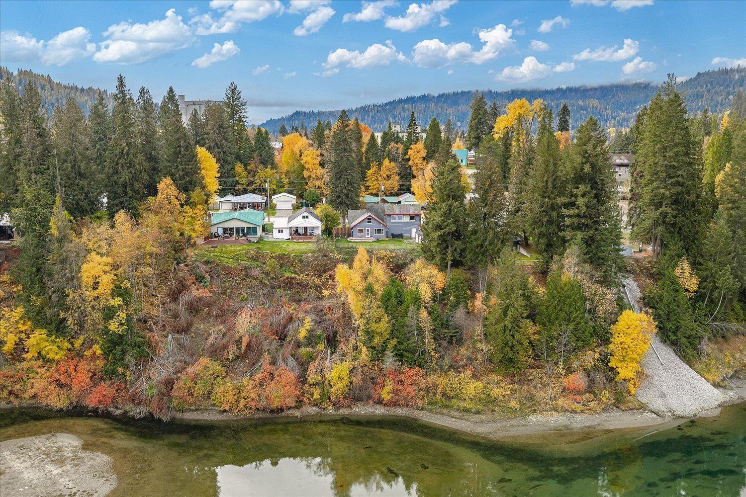 Metaline Falls, Washington, 99153, United States, 5 Bedrooms Bedrooms, ,3 BathroomsBathrooms,Residential,For Sale,1986087