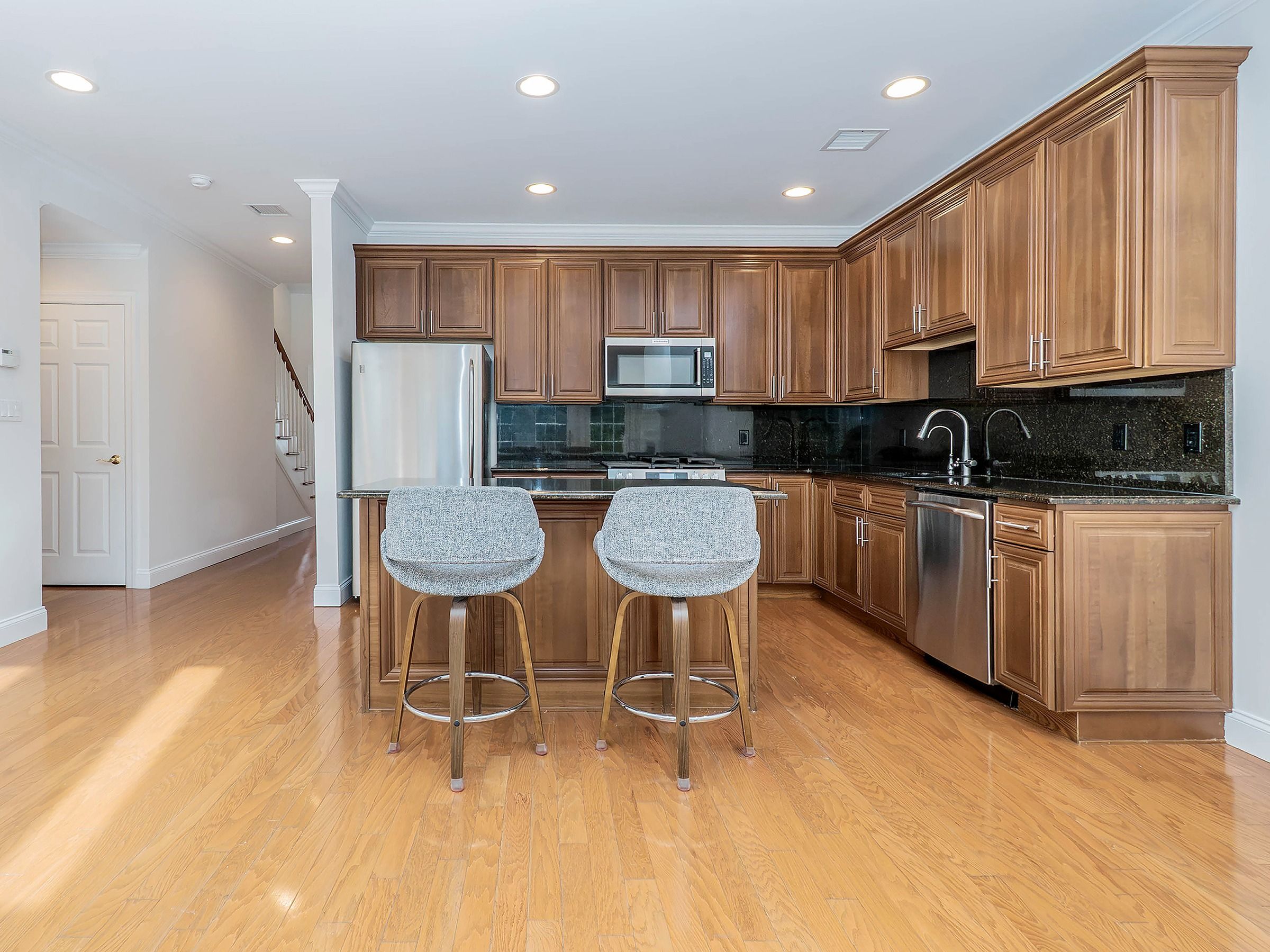  194 Pond View Drive, Port Washington, NY, 11050 - 物件實景