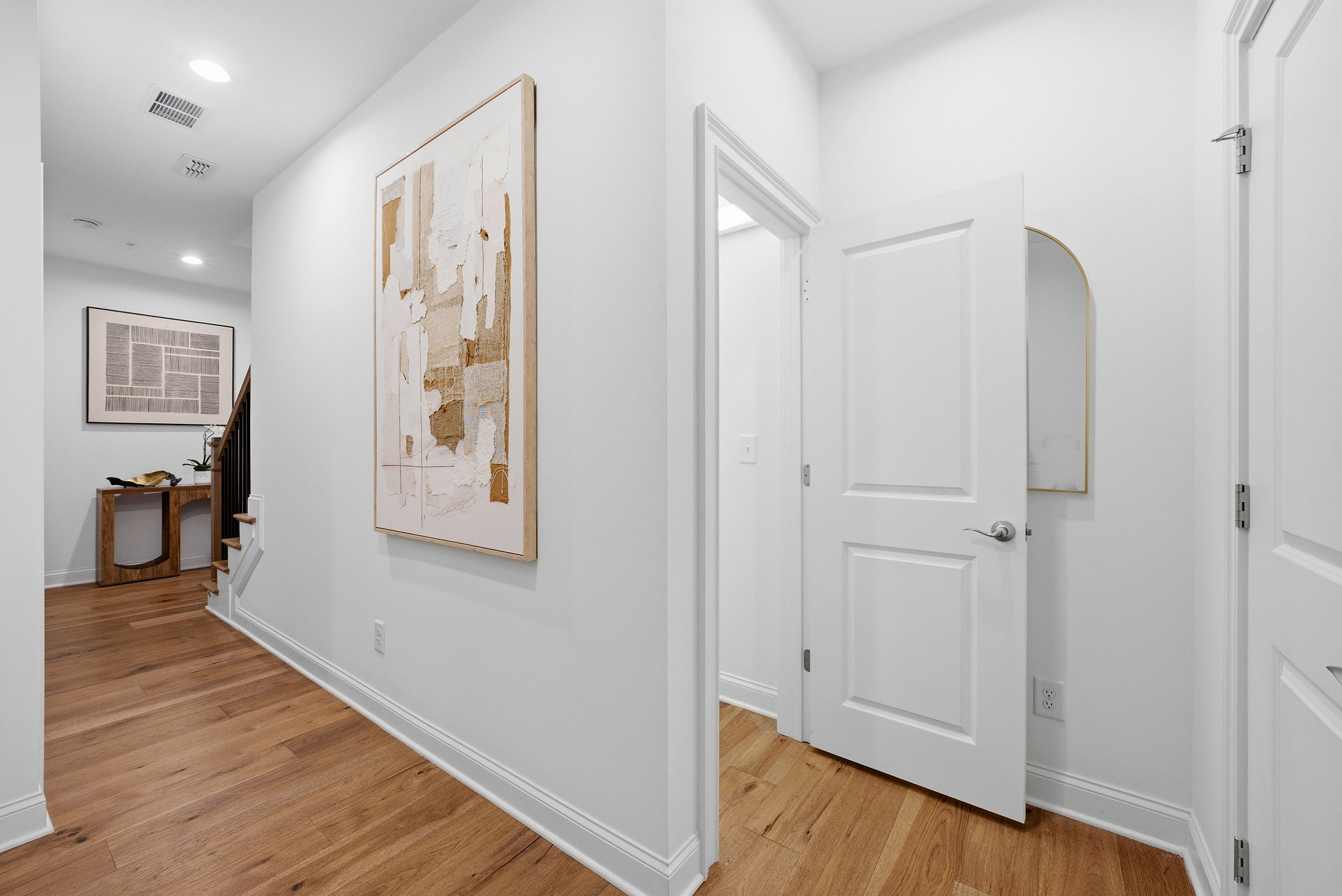  Location, Livability and Thoughtful Upgrades in a One-of-a-Kind Setting - 物件實景