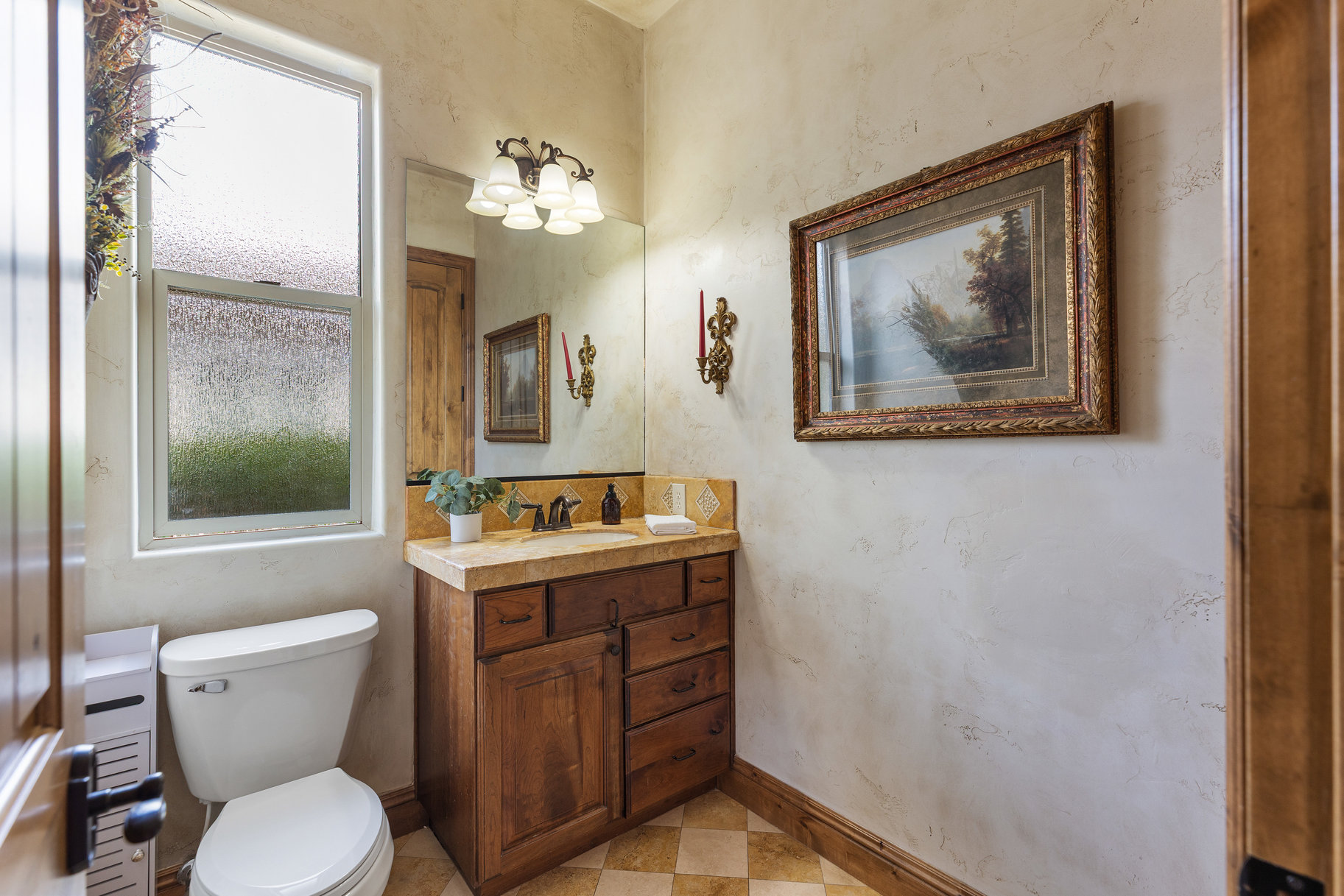  Tuscany Revival Resort-Style Living With Theater Room, Pool & 4-Car Garage - 物件實景