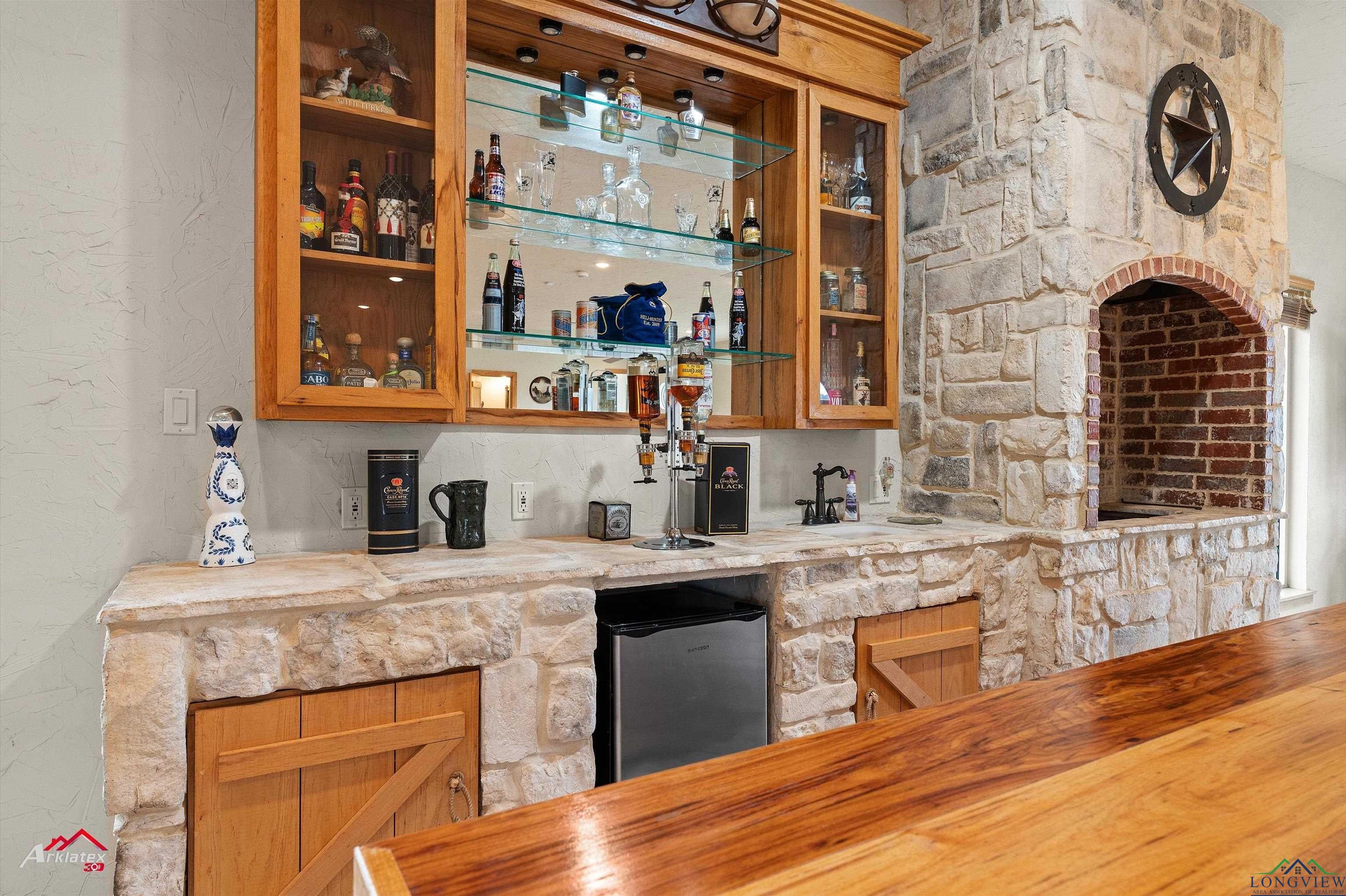 Marshall, Texas, 75672-4947, United States, 3 Bedrooms Bedrooms, ,4 BathroomsBathrooms,Residential,For Sale,1982293