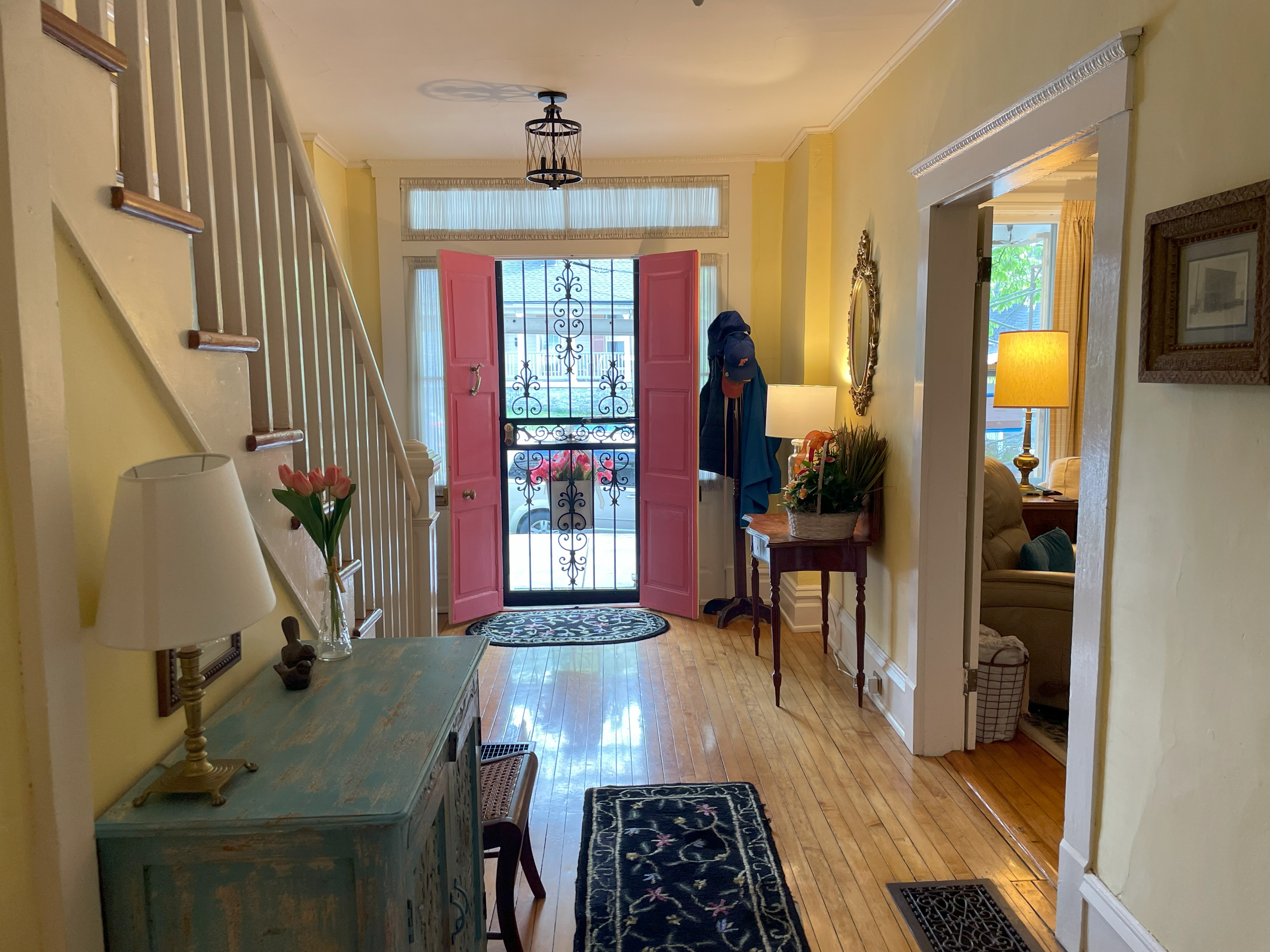 Frankfort, Kentucky, 40601, United States, 6 Bedrooms Bedrooms, ,3 BathroomsBathrooms,Residential,For Sale,1994264