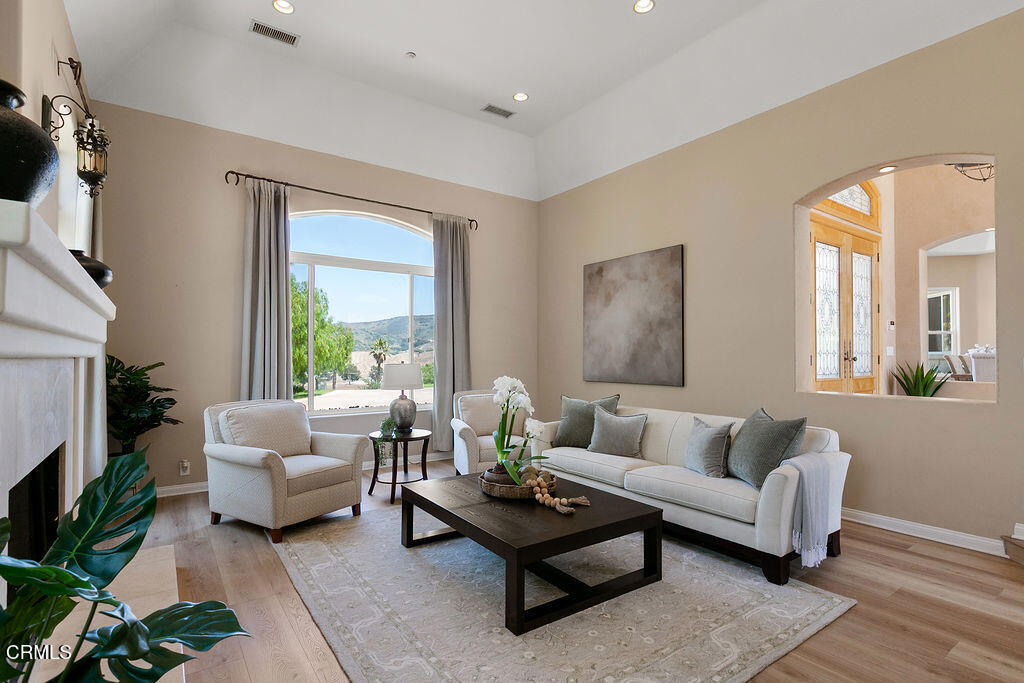 Camarillo, California, 93012, United States, 5 Bedrooms Bedrooms, ,4 BathroomsBathrooms,Residential,For Sale,1885935