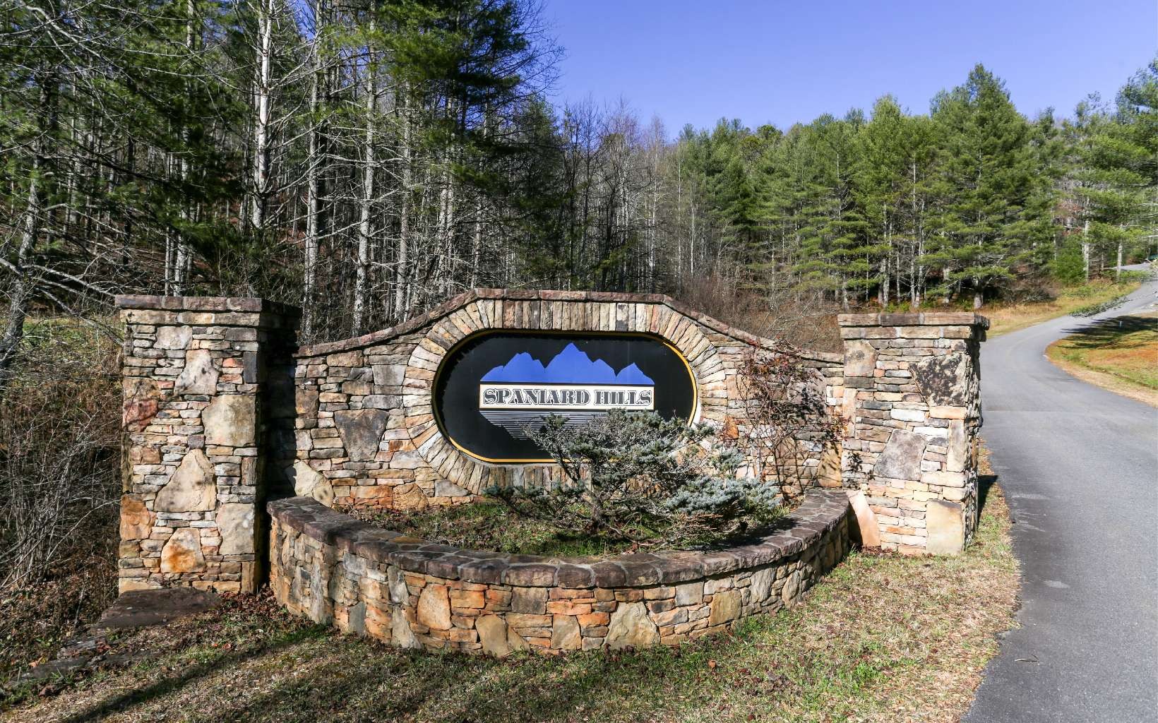 Hiawassee, Georgia, 30546, United States, 3 Bedrooms Bedrooms, ,3 BathroomsBathrooms,Residential,For Sale,1944603