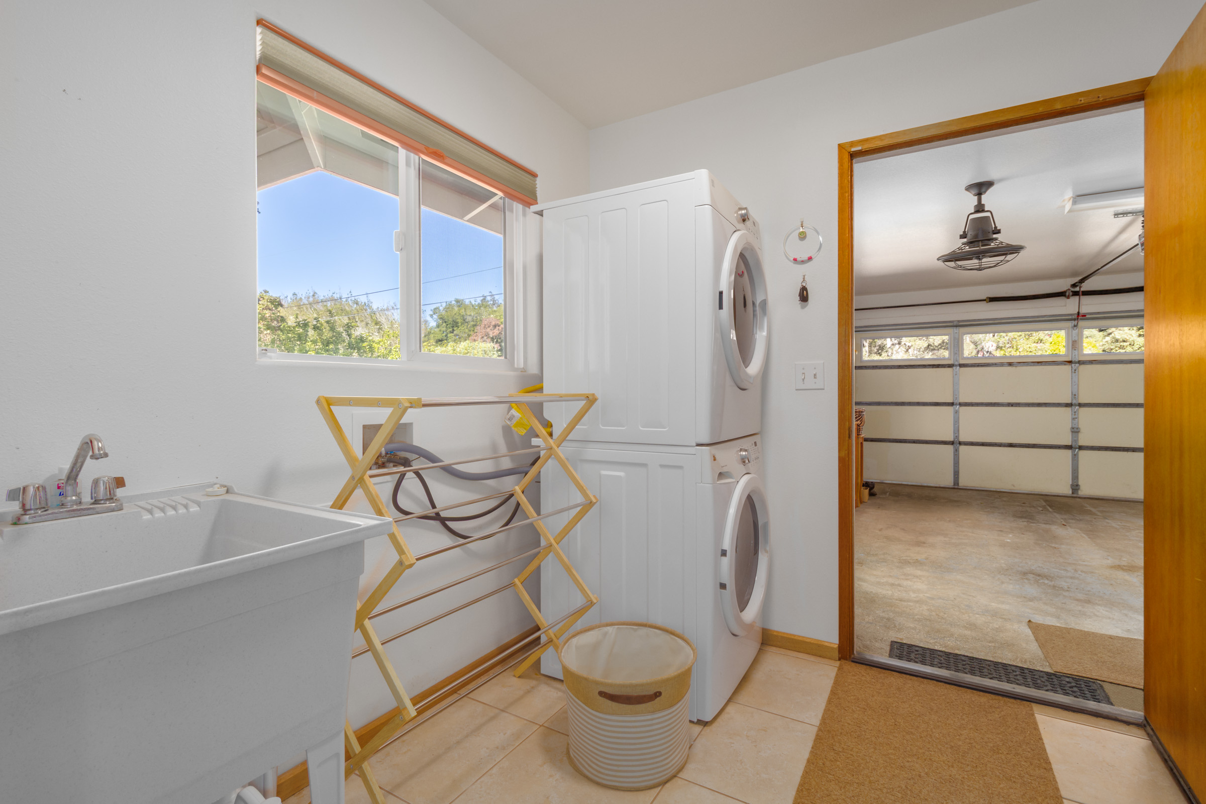 Volcano, Hawaii, 96785, United States, 3 Bedrooms Bedrooms, ,2 BathroomsBathrooms,Residential,For Sale,1971396