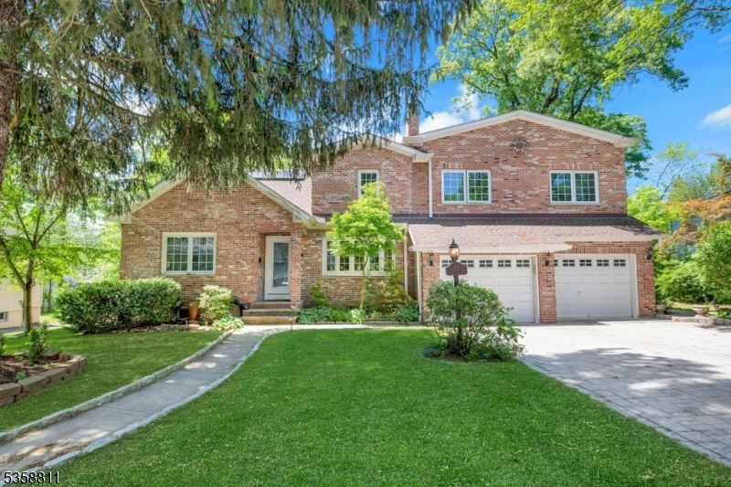 West Orange Twp., New Jersey, 07052, United States, 6 Bedrooms Bedrooms, ,4 BathroomsBathrooms,Residential,For Sale,1826682