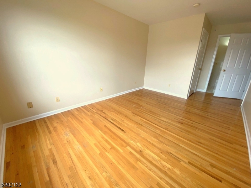 Newark City, New Jersey, 07105, United States, 2 Bedrooms Bedrooms, ,3 BathroomsBathrooms,Residential,For Sale,1849071