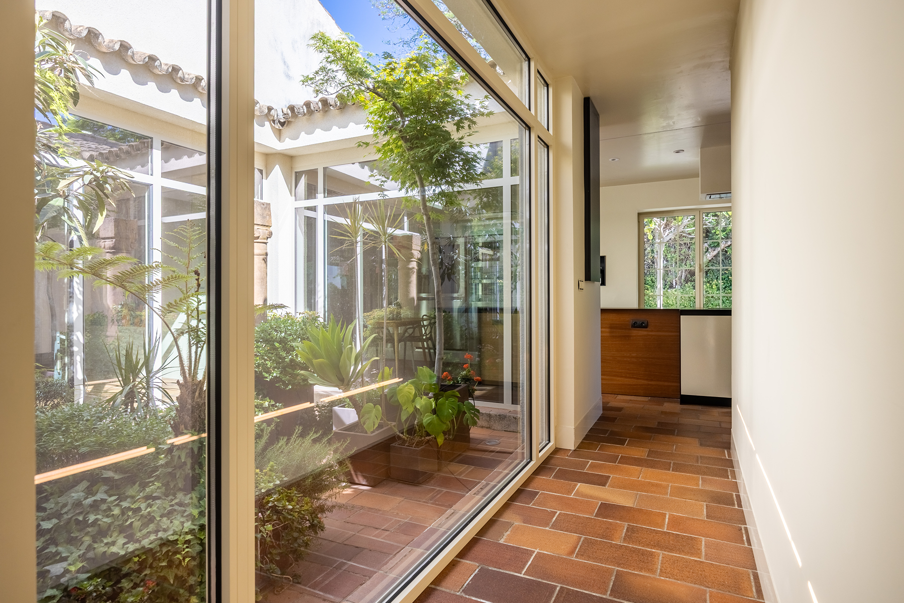  Designer detached house with pool in private development - 物件實景