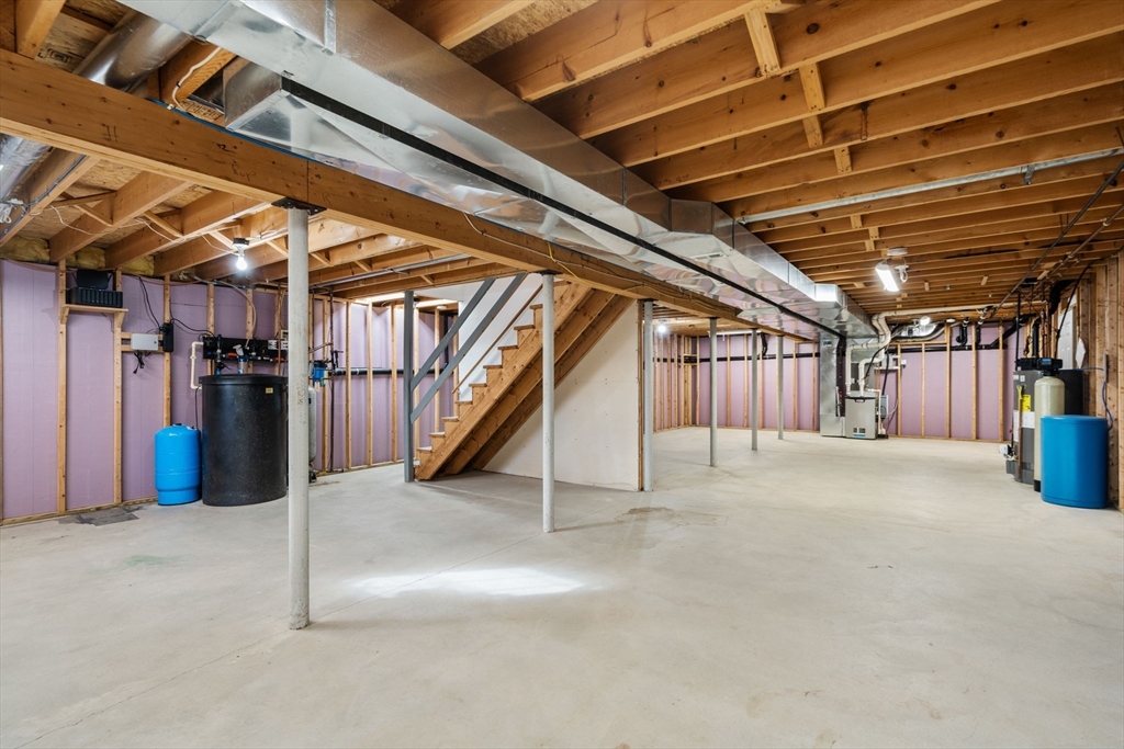 Westfield, Massachusetts, 01085, United States, 4 Bedrooms Bedrooms, ,3 BathroomsBathrooms,Residential,For Sale,1998160