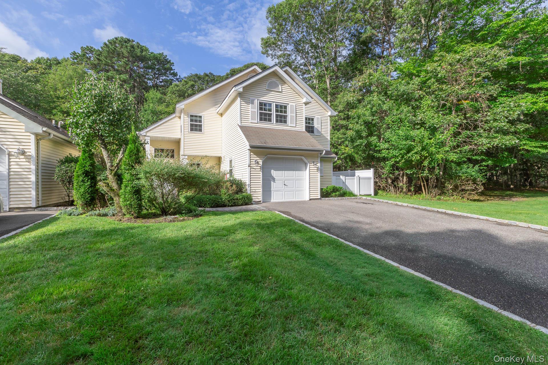 Middle Island, New York, 11953, United States, 3 Bedrooms Bedrooms, ,3 BathroomsBathrooms,Residential,For Sale,1932186