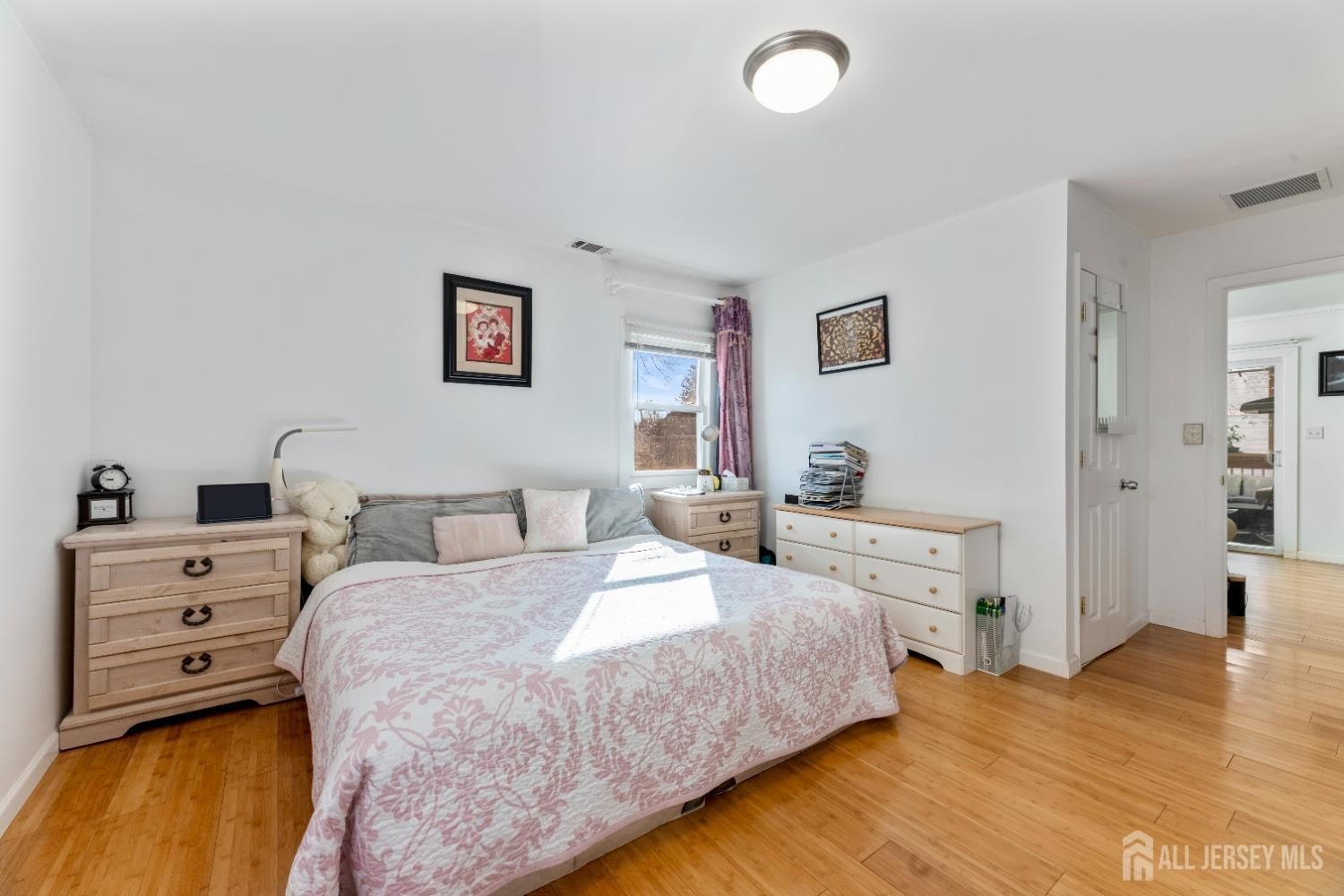 Edison, New Jersey, 08817, United States, 3 Bedrooms Bedrooms, ,2 BathroomsBathrooms,Residential,For Sale,2010060