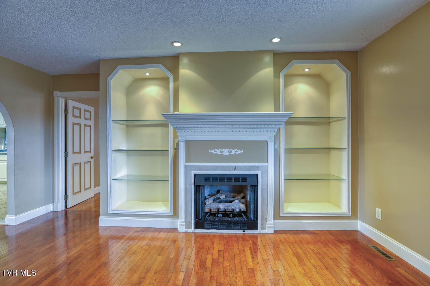 Rogersville, Tennessee, 37857, United States, 4 Bedrooms Bedrooms, ,4 BathroomsBathrooms,Residential,For Sale,1977931