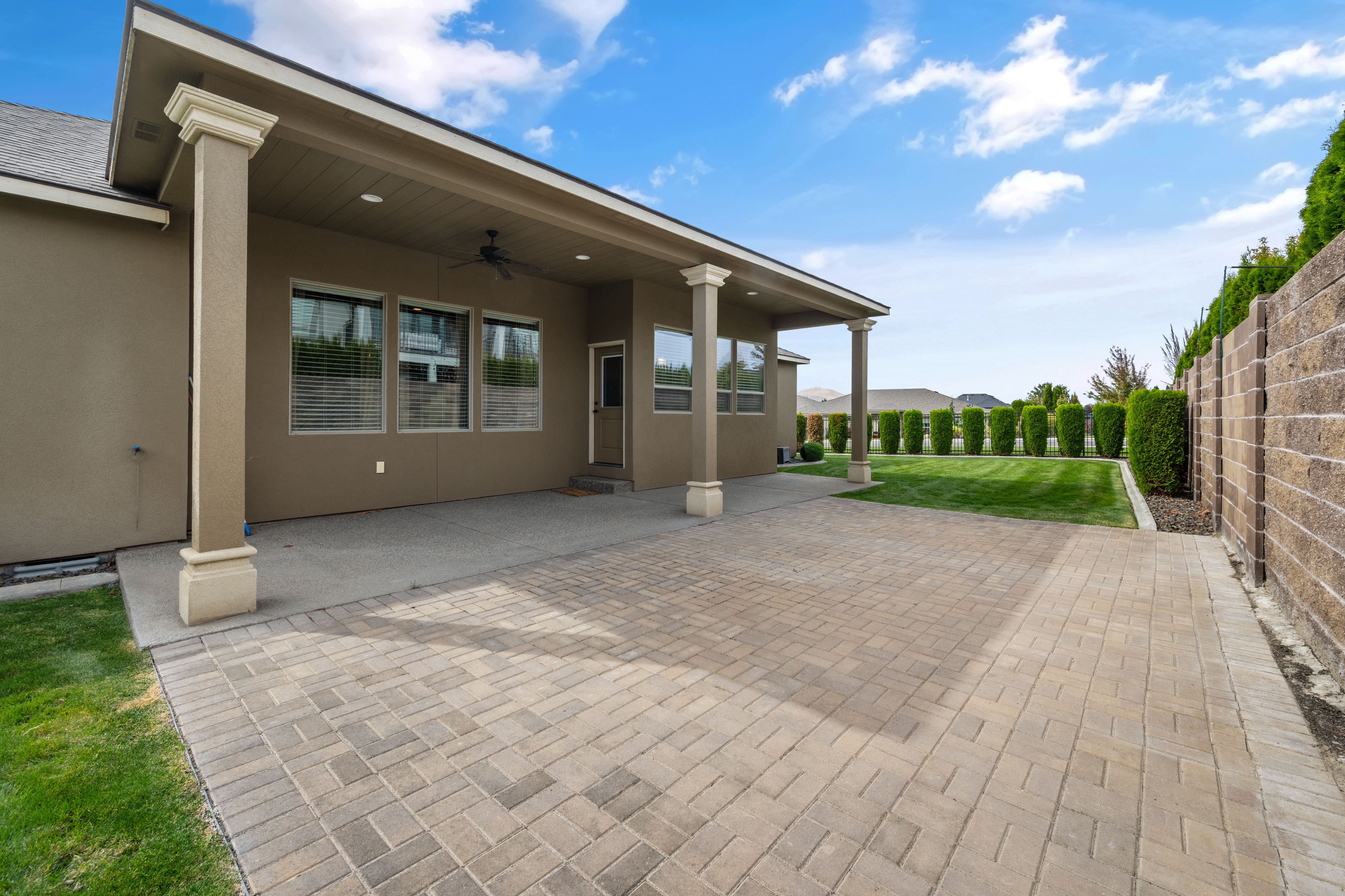  Corner Lot in The Heights at Meadow Springs - 物件實景