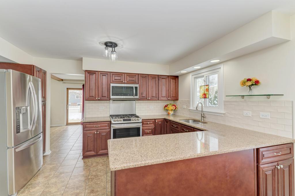 Arlington Heights, Illinois, 60005, United States, 5 Bedrooms Bedrooms, ,3 BathroomsBathrooms,Residential,For Sale,2001547