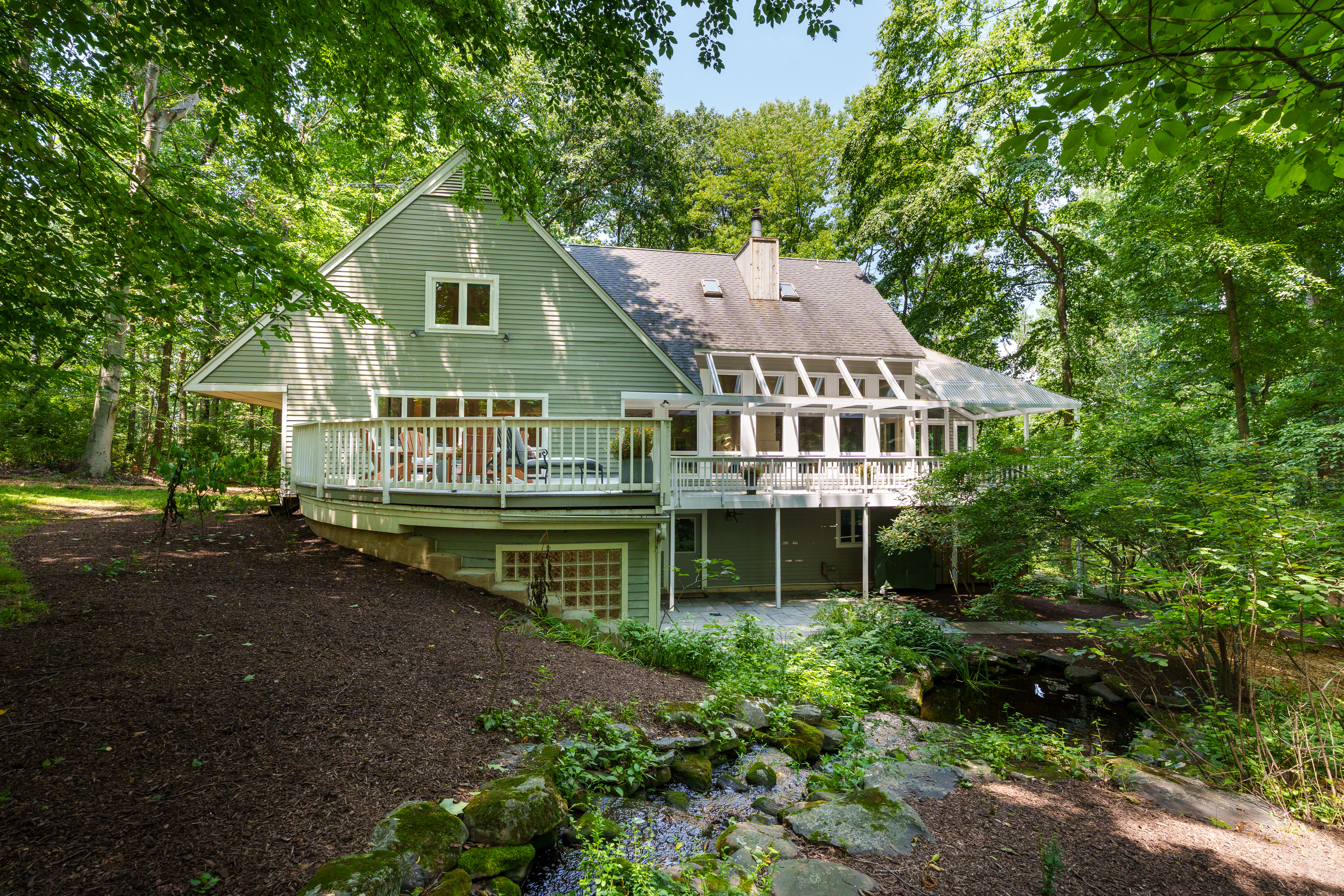  Scenic roads lead to this private 10-acre property - 物件實景