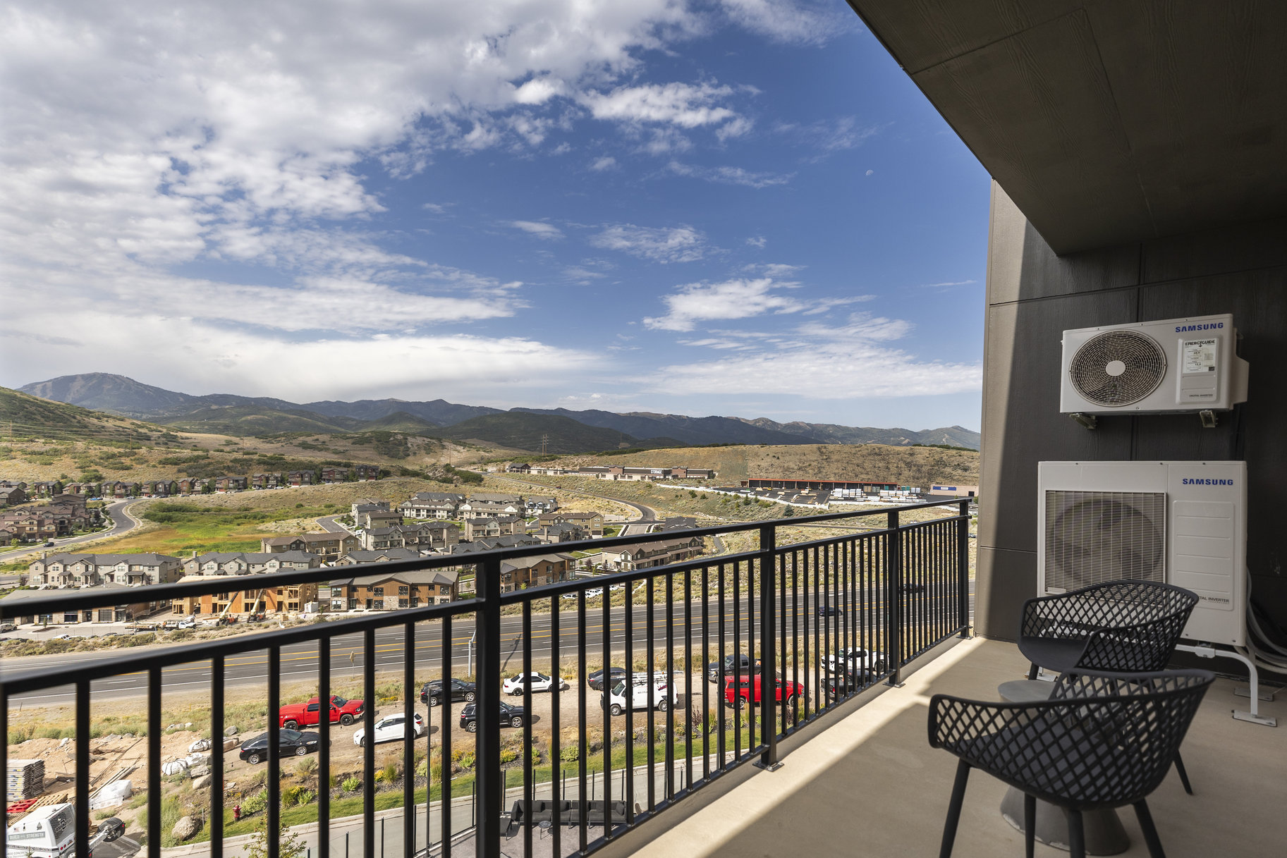  Spectacular Mountain View’s from Top Floor Residence - 物件實景