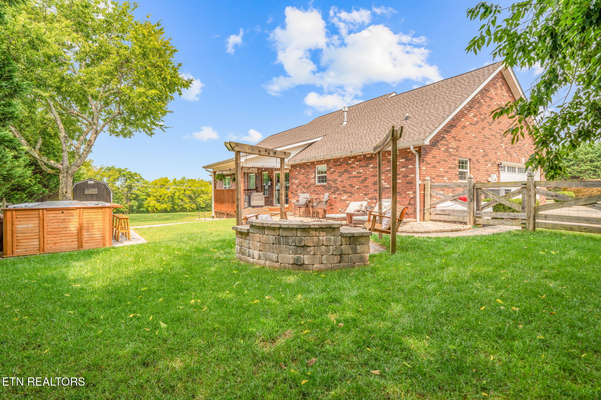 Maryville, Tennessee, 37803, United States, 3 Bedrooms Bedrooms, ,2 BathroomsBathrooms,Residential,For Sale,1942591