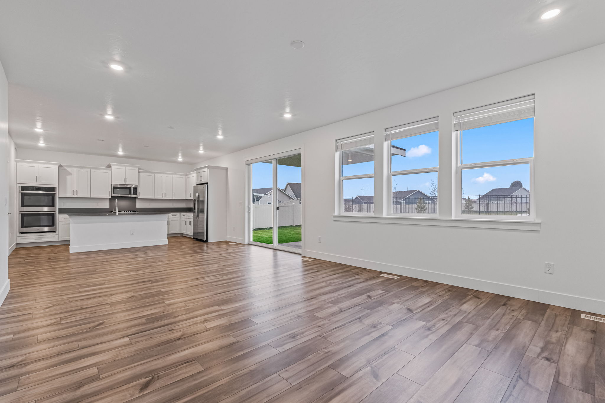 Caldwell, Idaho, 83607, United States, 4 Bedrooms Bedrooms, ,3 BathroomsBathrooms,Residential,For Sale,2005985