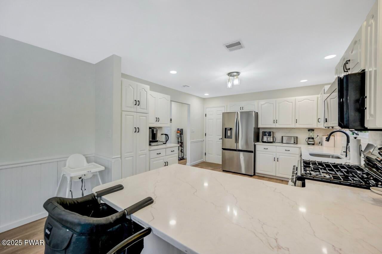 Lords Valley, Pennsylvania, 18428, United States, 6 Bedrooms Bedrooms, ,3 BathroomsBathrooms,Residential,For Sale,2001480