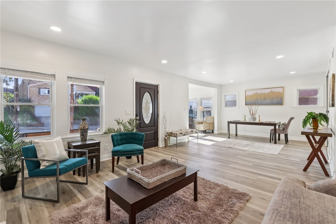 Mt Washington, Pennsylvania, 15211, United States, 5 Bedrooms Bedrooms, ,4 BathroomsBathrooms,Residential,For Sale,1956981