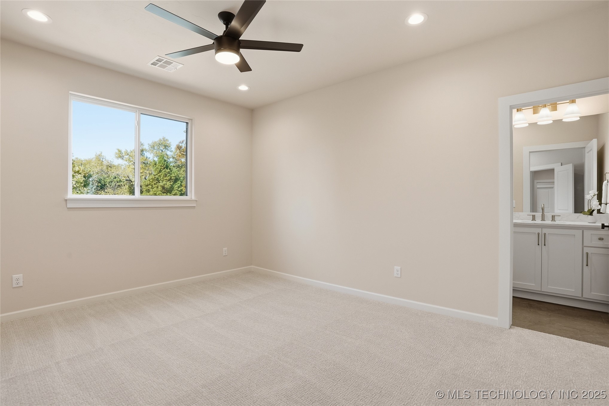 Tulsa, Oklahoma, 74114, United States, 4 Bedrooms Bedrooms, ,5 BathroomsBathrooms,Residential,For Sale,1990982