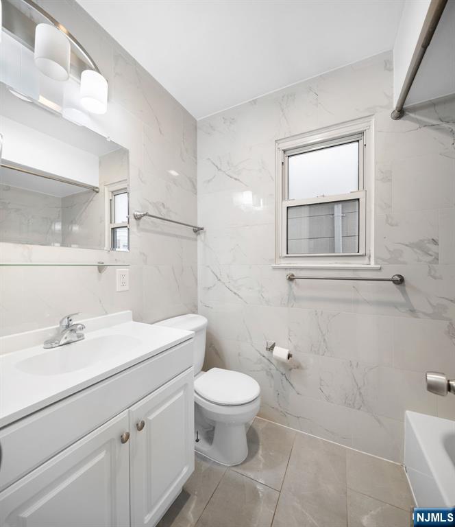 Harrison, New Jersey, 07029, United States, 6 Bedrooms Bedrooms, ,2 BathroomsBathrooms,Residential,For Sale,1992098