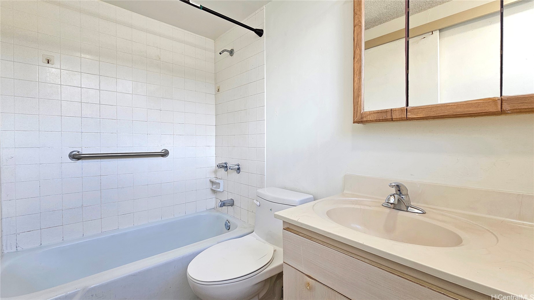 Honolulu, Hawaii, 96822, United States, 2 Bedrooms Bedrooms, ,2 BathroomsBathrooms,Residential,For Sale,1868361