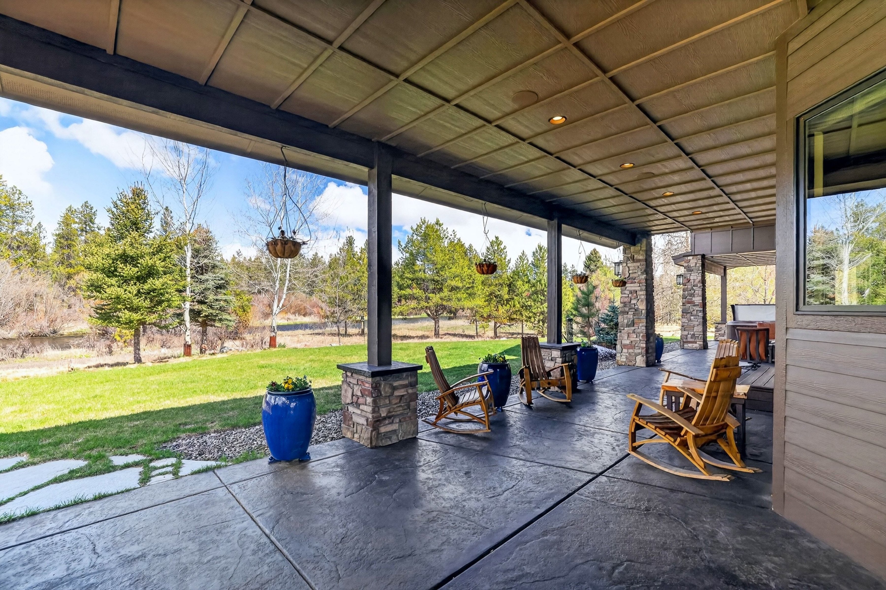  Stunning Home with Payette River Frontage on 2.66 Acres in McCall, Idaho - 物件實景
