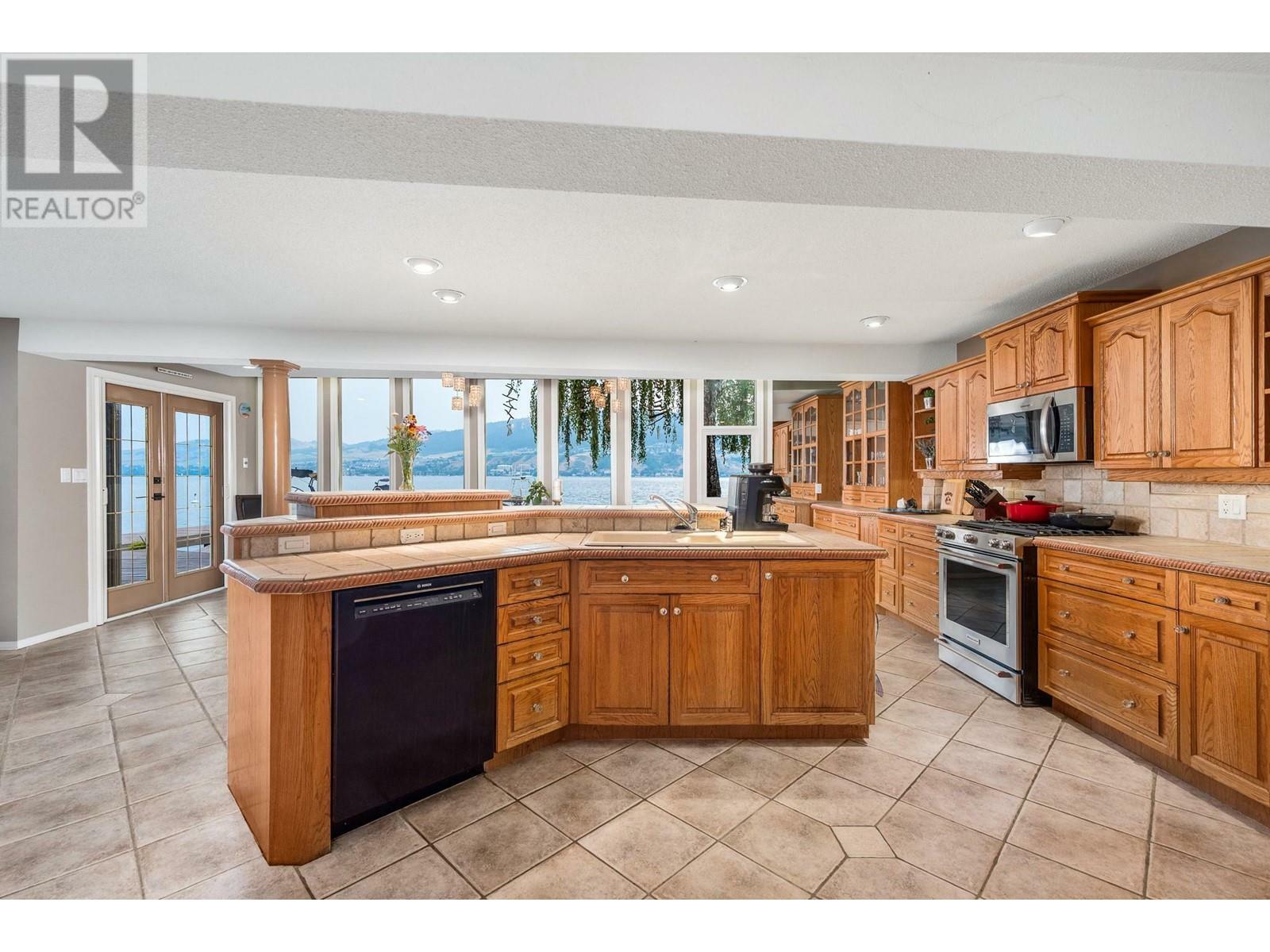VERNON, British Columbia, V1H 1C8, CA, 5 Bedrooms Bedrooms, ,3 BathroomsBathrooms,Residential,For Sale,1838241