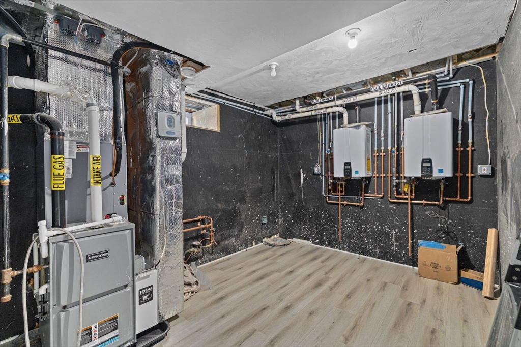 Boston, Massachusetts, 02132, United States, 3 Bedrooms Bedrooms, ,2 BathroomsBathrooms,Residential,For Sale,1991771