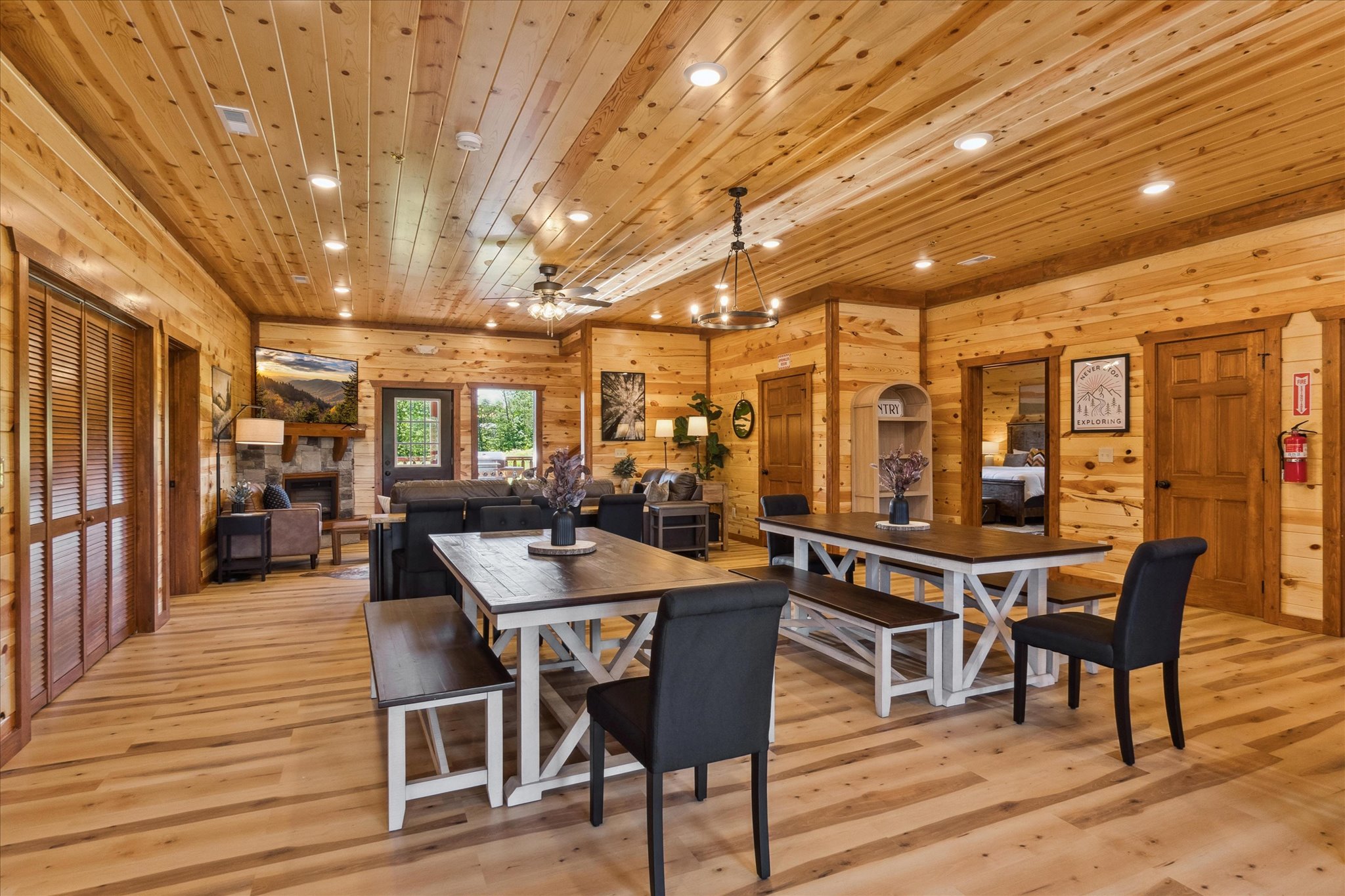 Sevierville, Tennessee, 37876, United States, 8 Bedrooms Bedrooms, ,9 BathroomsBathrooms,Residential,For Sale,1981124