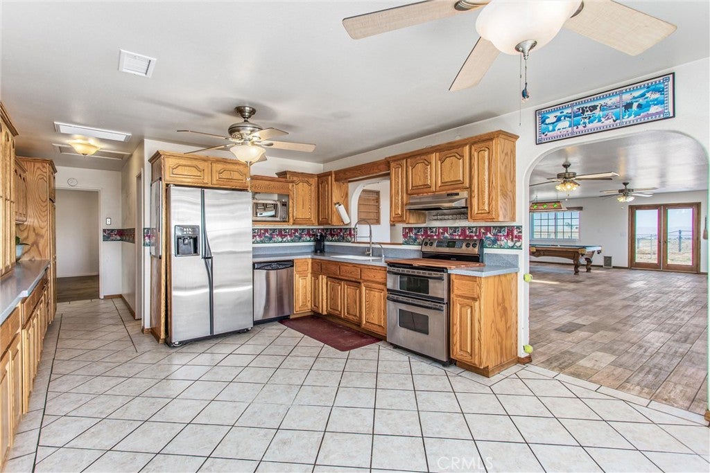 Oak Hills, California, 92344, United States, 3 Bedrooms Bedrooms, ,4 BathroomsBathrooms,Residential,For Sale,1977382