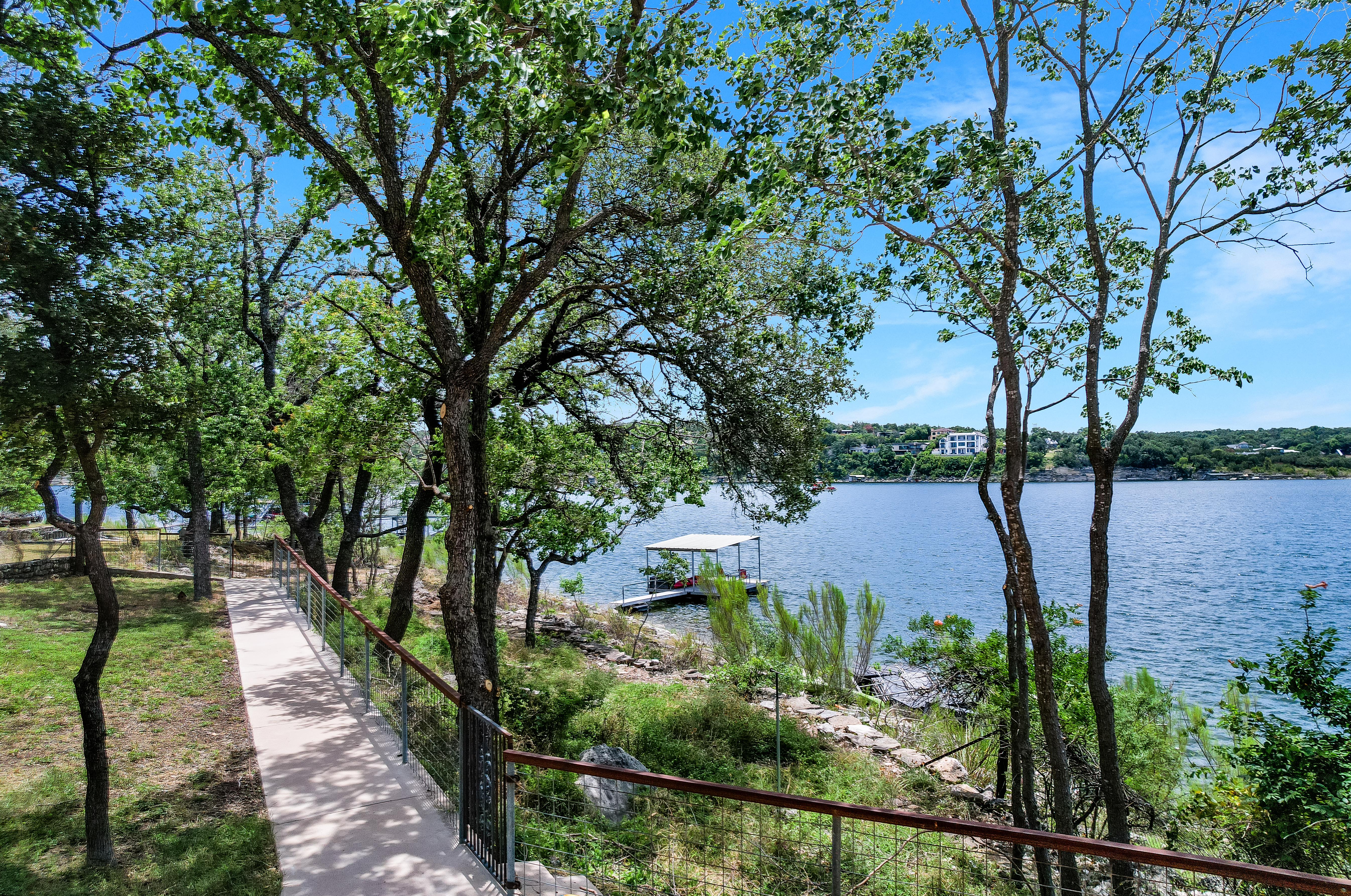  JUST LISTED - Charming lakefront retreat on Lake Travis - 物件實景