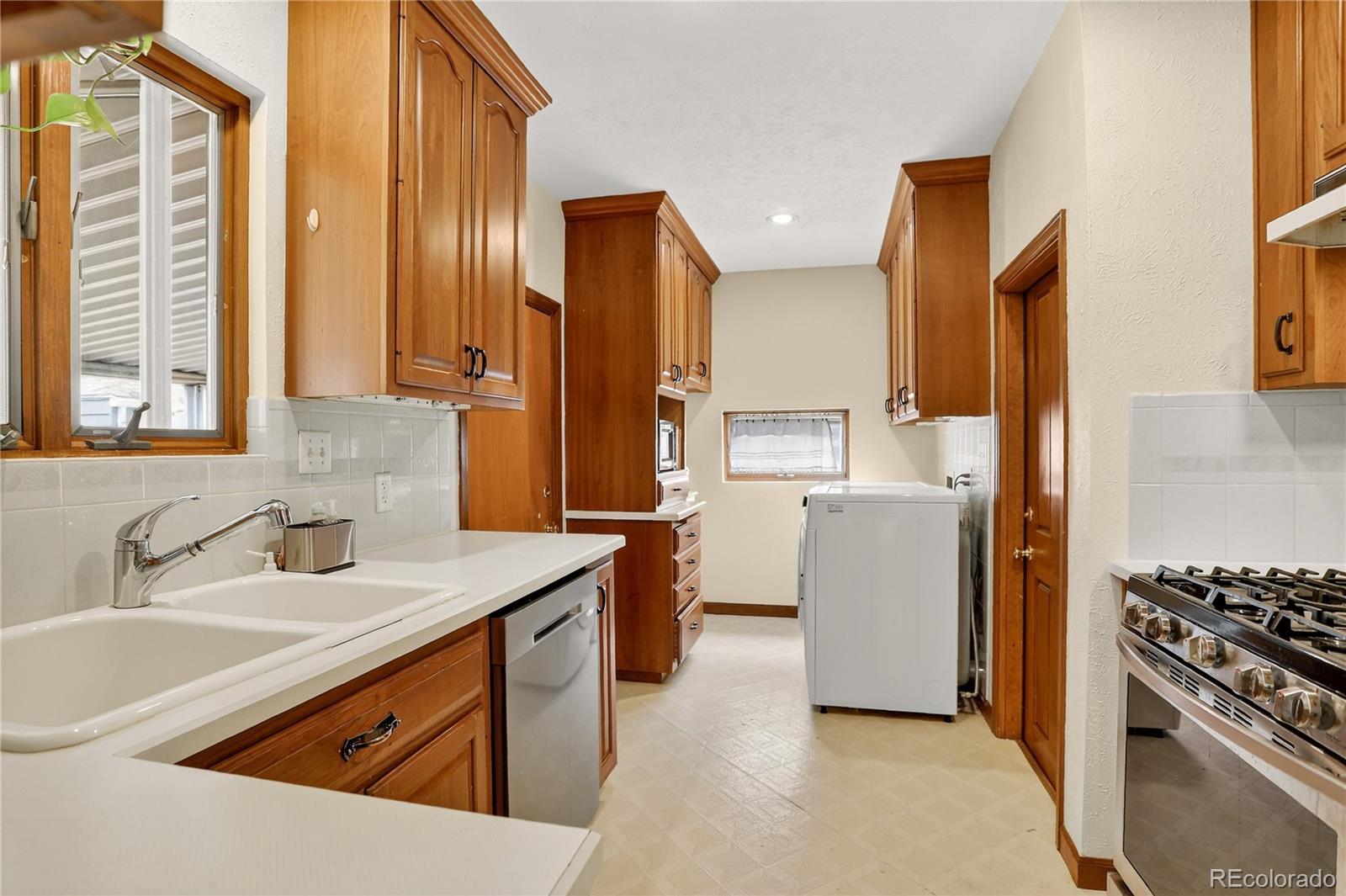 Wheat Ridge, Colorado, 80212, United States, 2 Bedrooms Bedrooms, ,1 BathroomBathrooms,Residential,For Sale,1924749