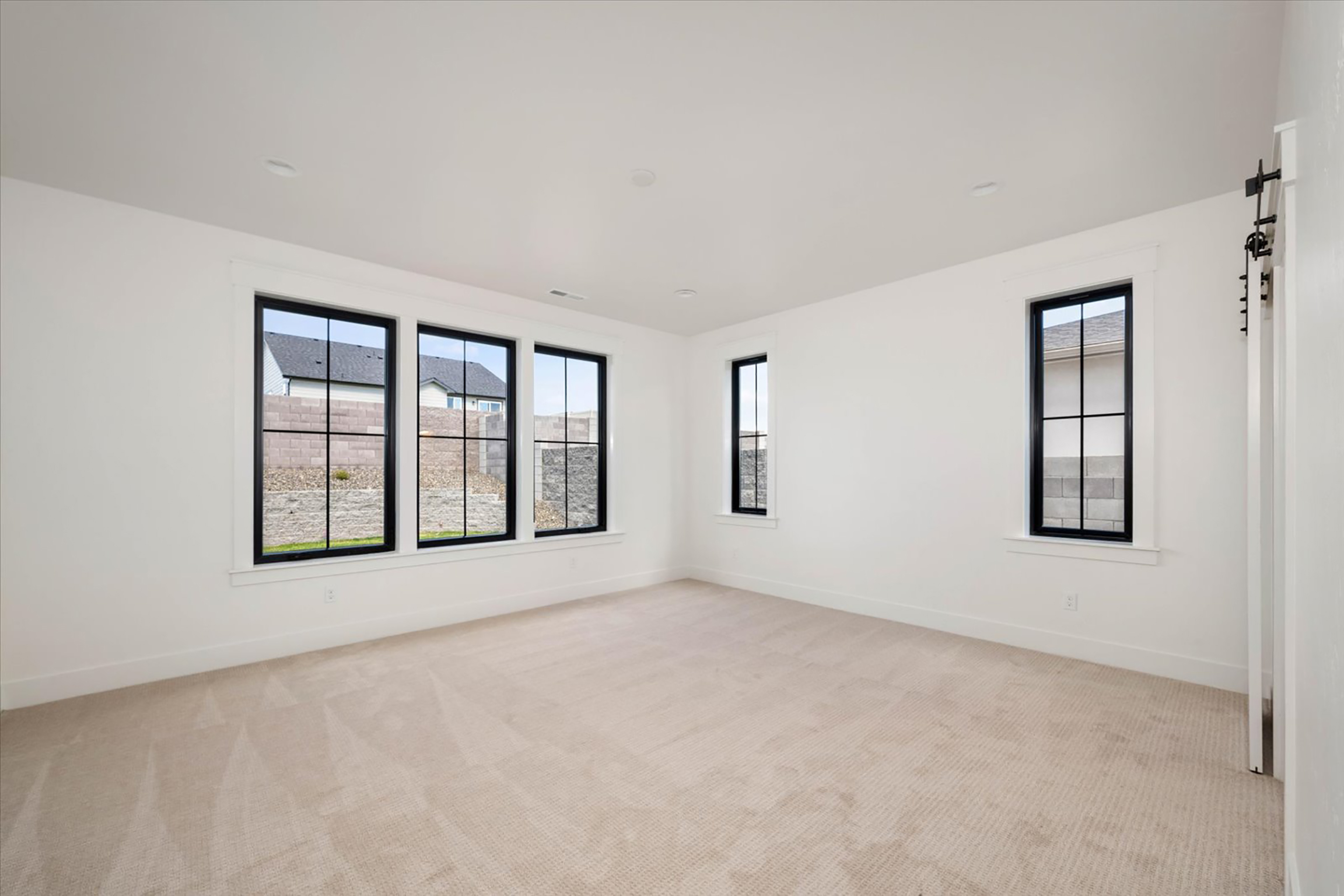  5 bed plus den and 2nd family room, great plan - 物件實景