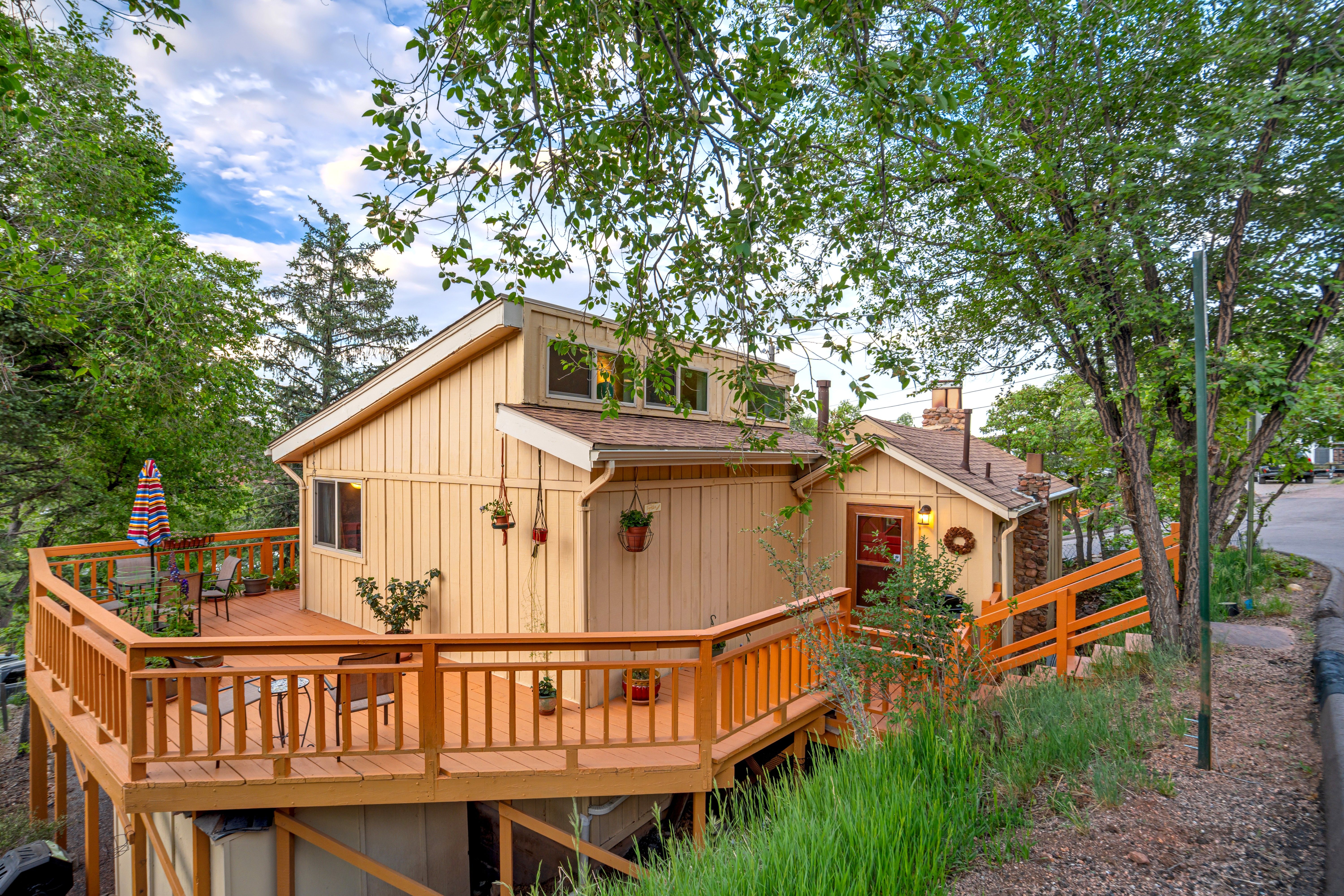  Extraordinary Mountain Retreat Perched Above the Heart of Manitou Springs - 物件實景