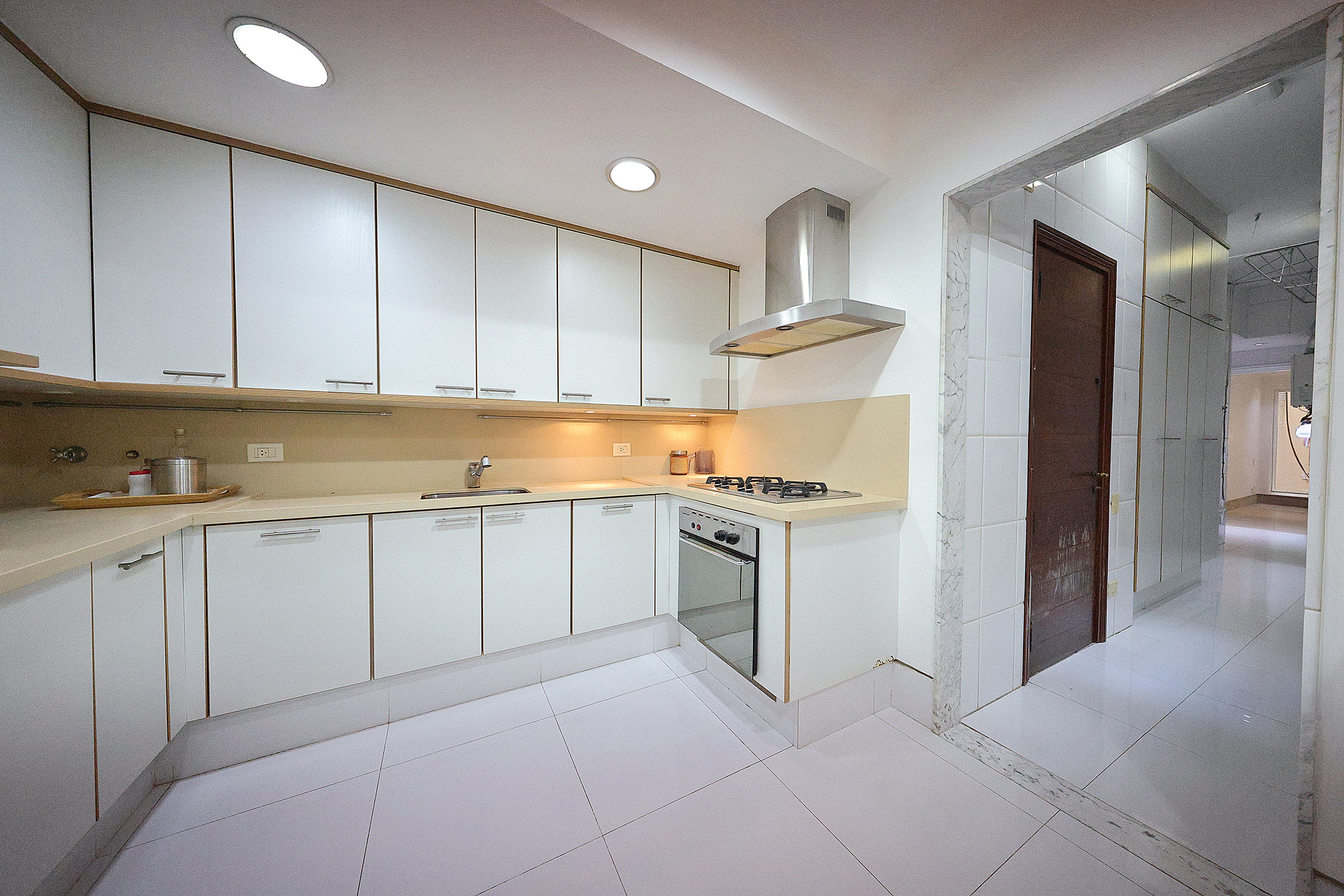  Circular floor plan apartment one block from the beach - 物件實景